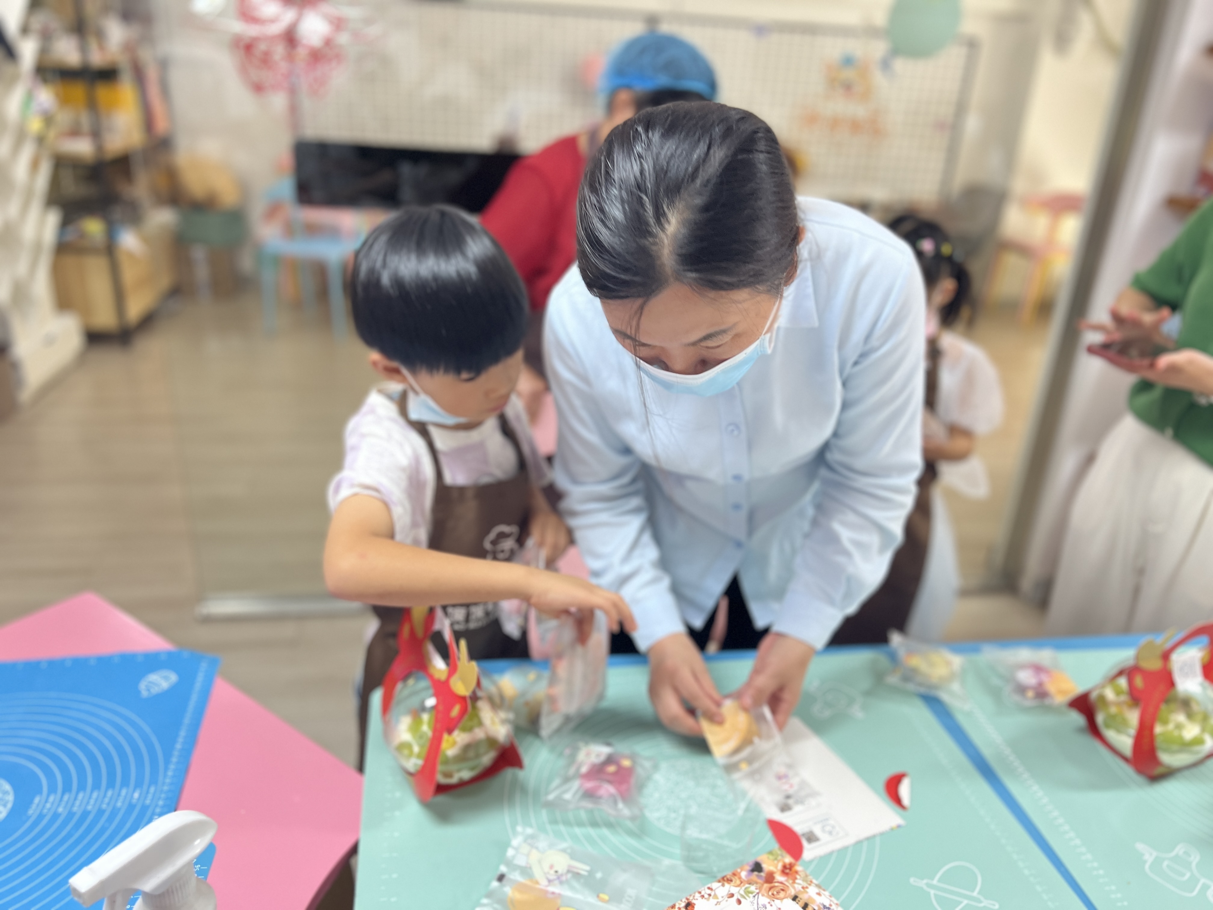 快速公交事業部關愛留守兒童手拉手“益”起過中秋