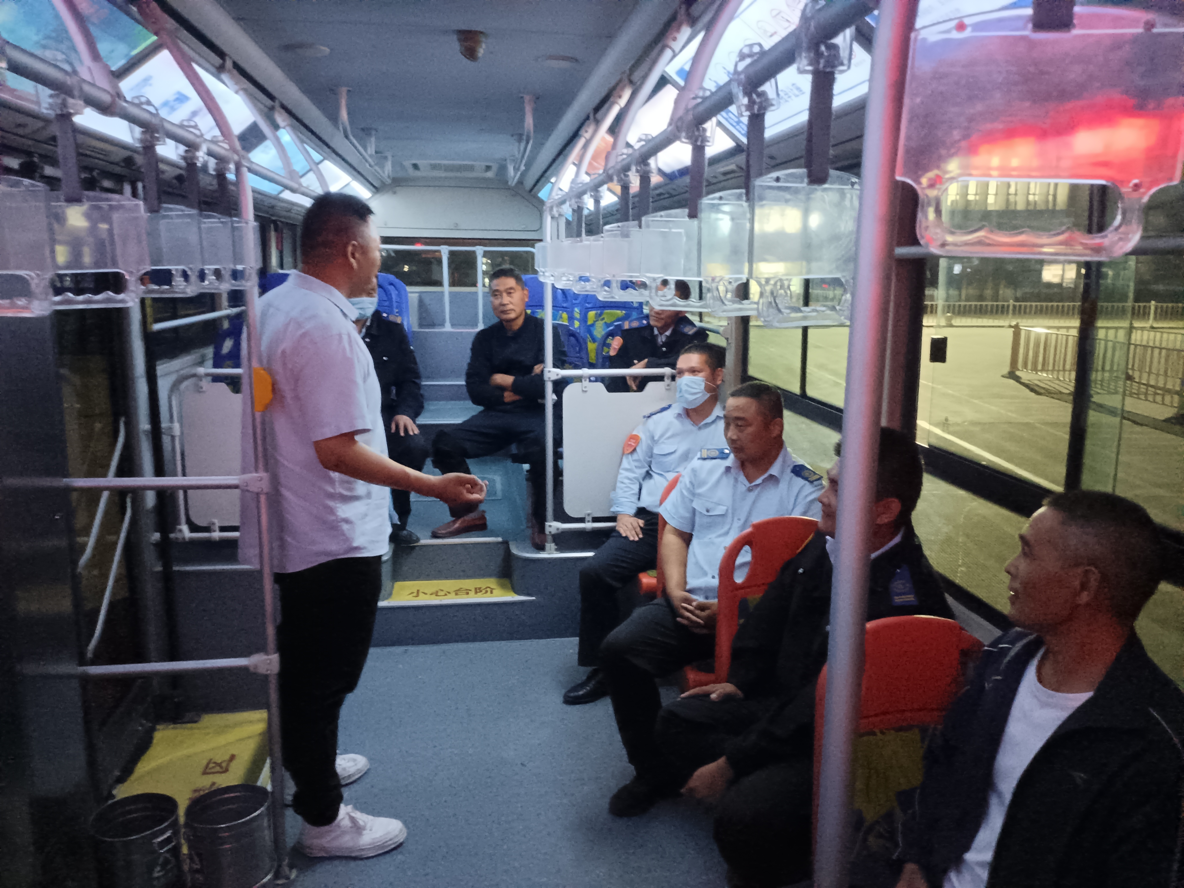 公交集團公交事業二部開展國慶節前場站夜間專項檢查