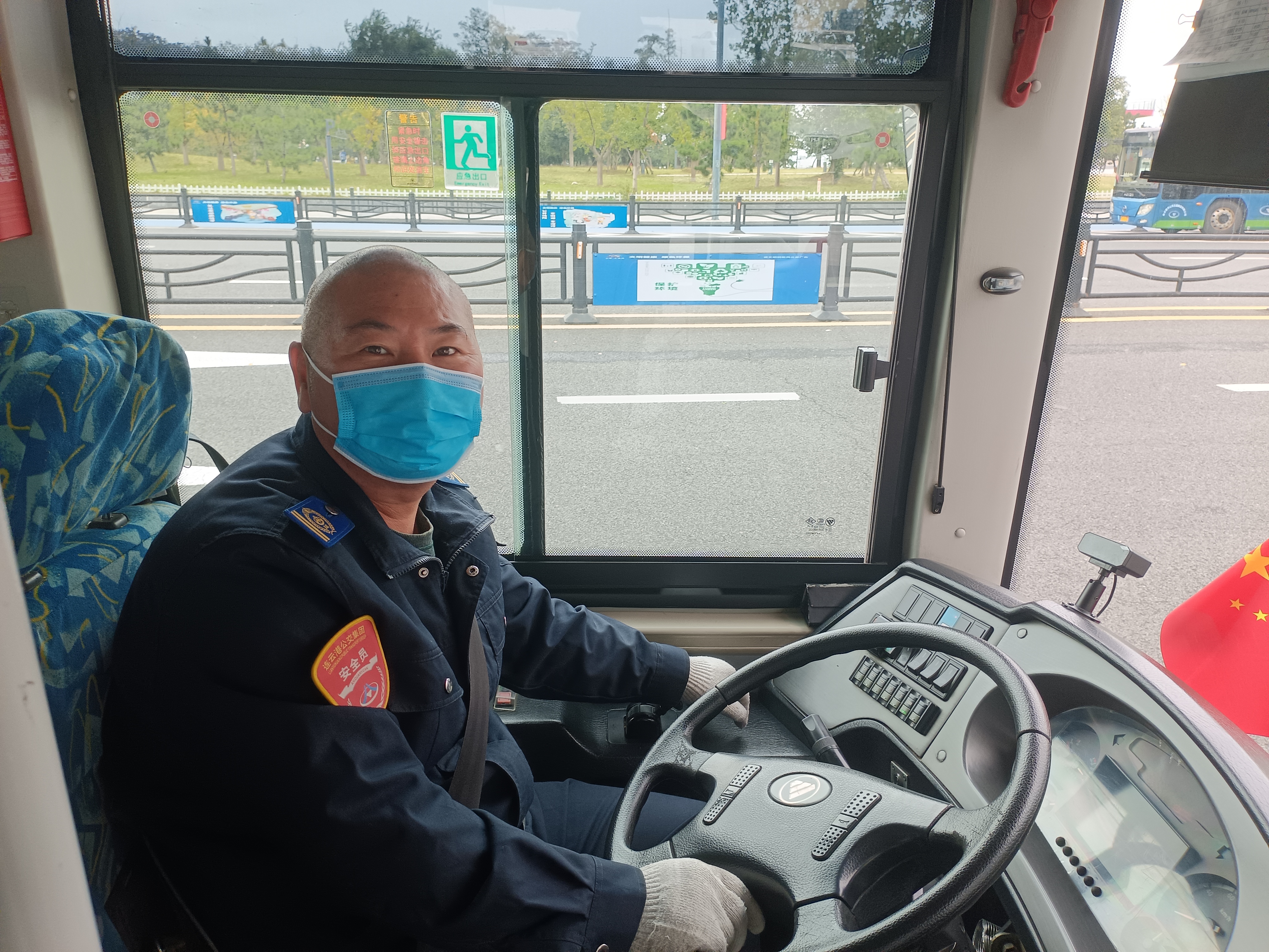 公交集團(tuán)公交事業(yè)二部35路劉猛及時(shí)歸還乘客丟失的包