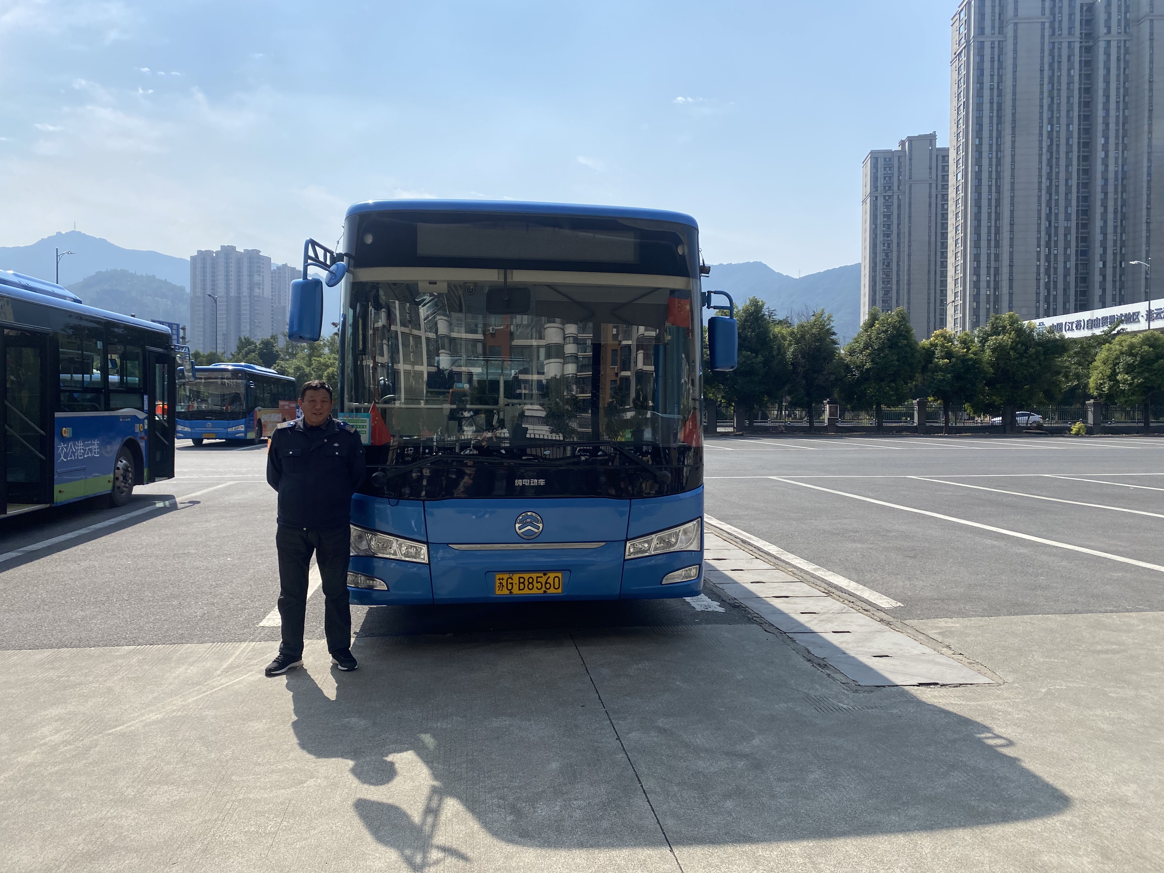 公交游5路駕駛員于培軍及時(shí)歸還乘客丟失的手機(jī)