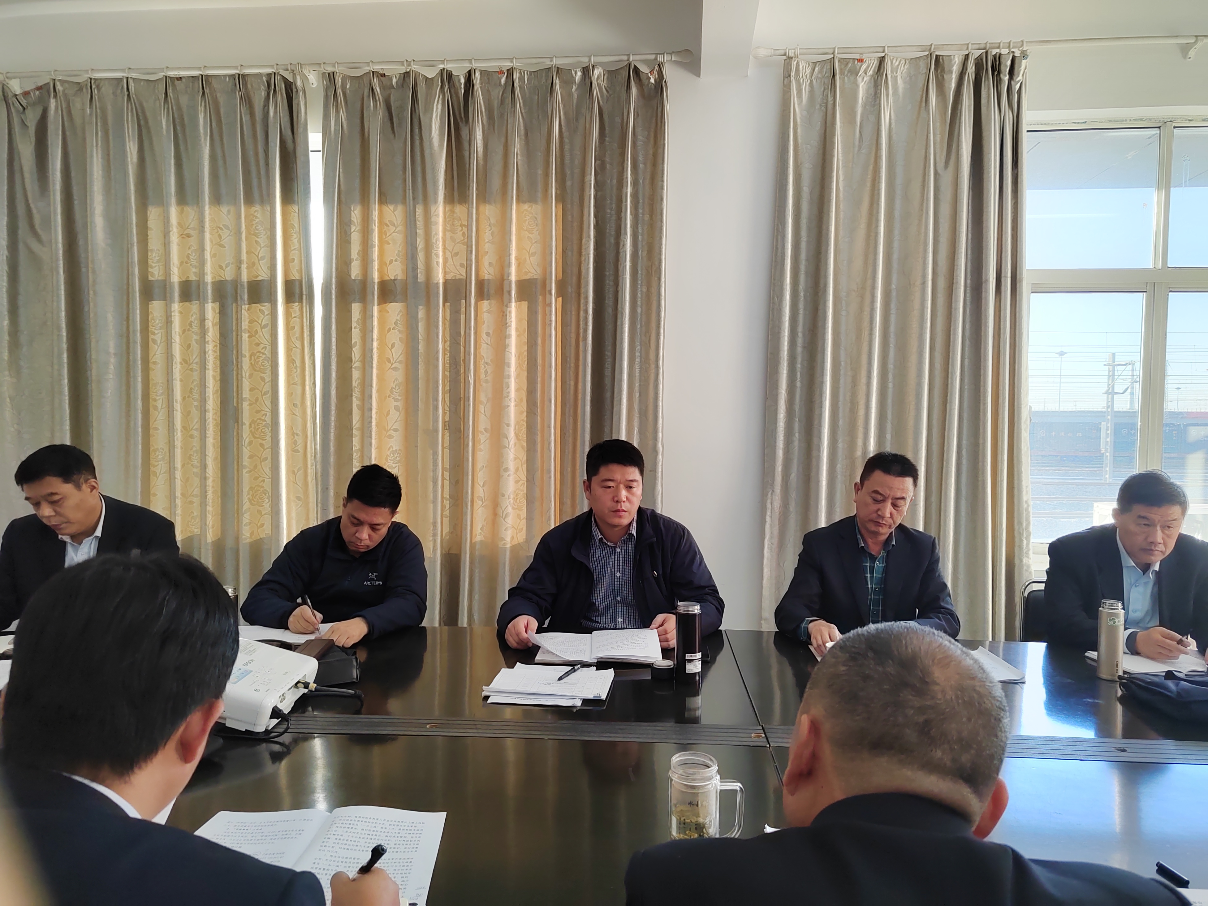 公交集團到公交事業二部開展工作調研