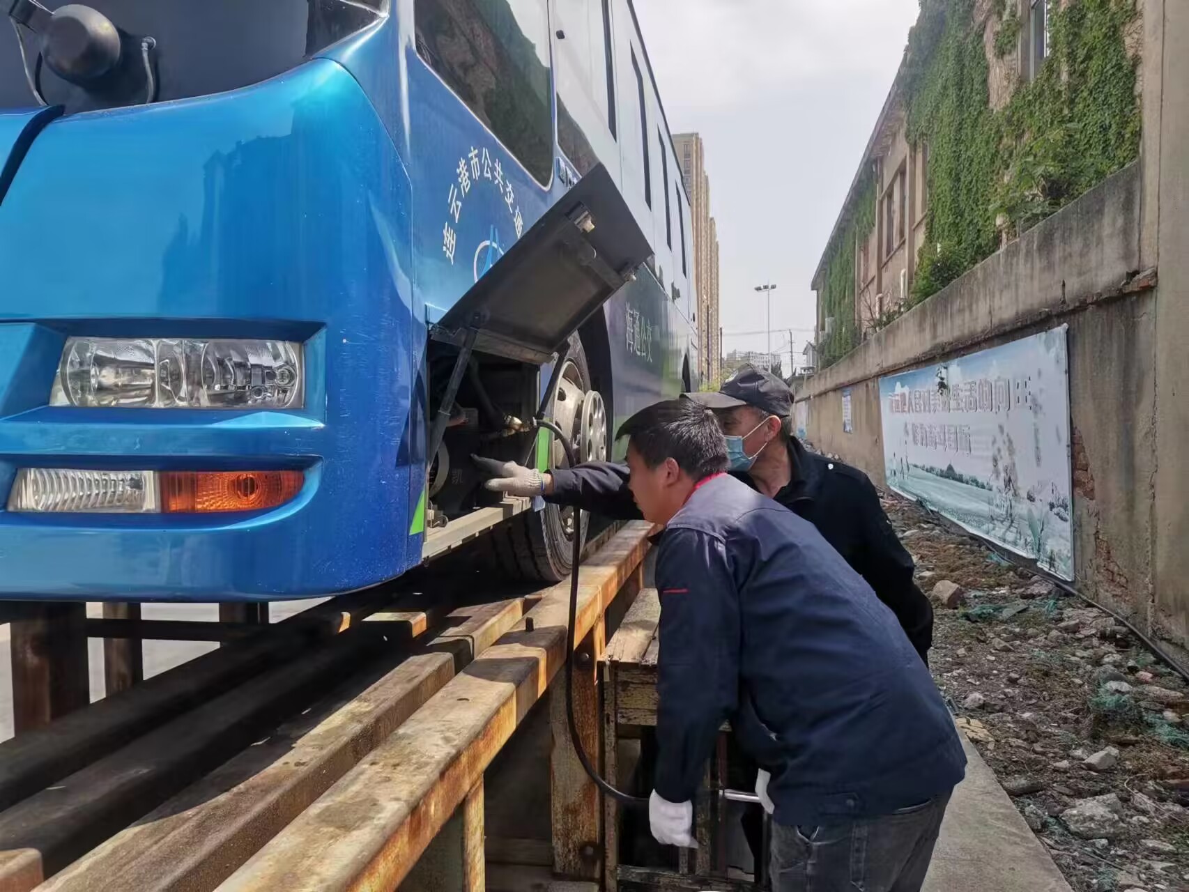 公交集團(tuán)公交事業(yè)一部開展園博園及“五一”節(jié)前機(jī)務(wù)專項(xiàng)檢查工作