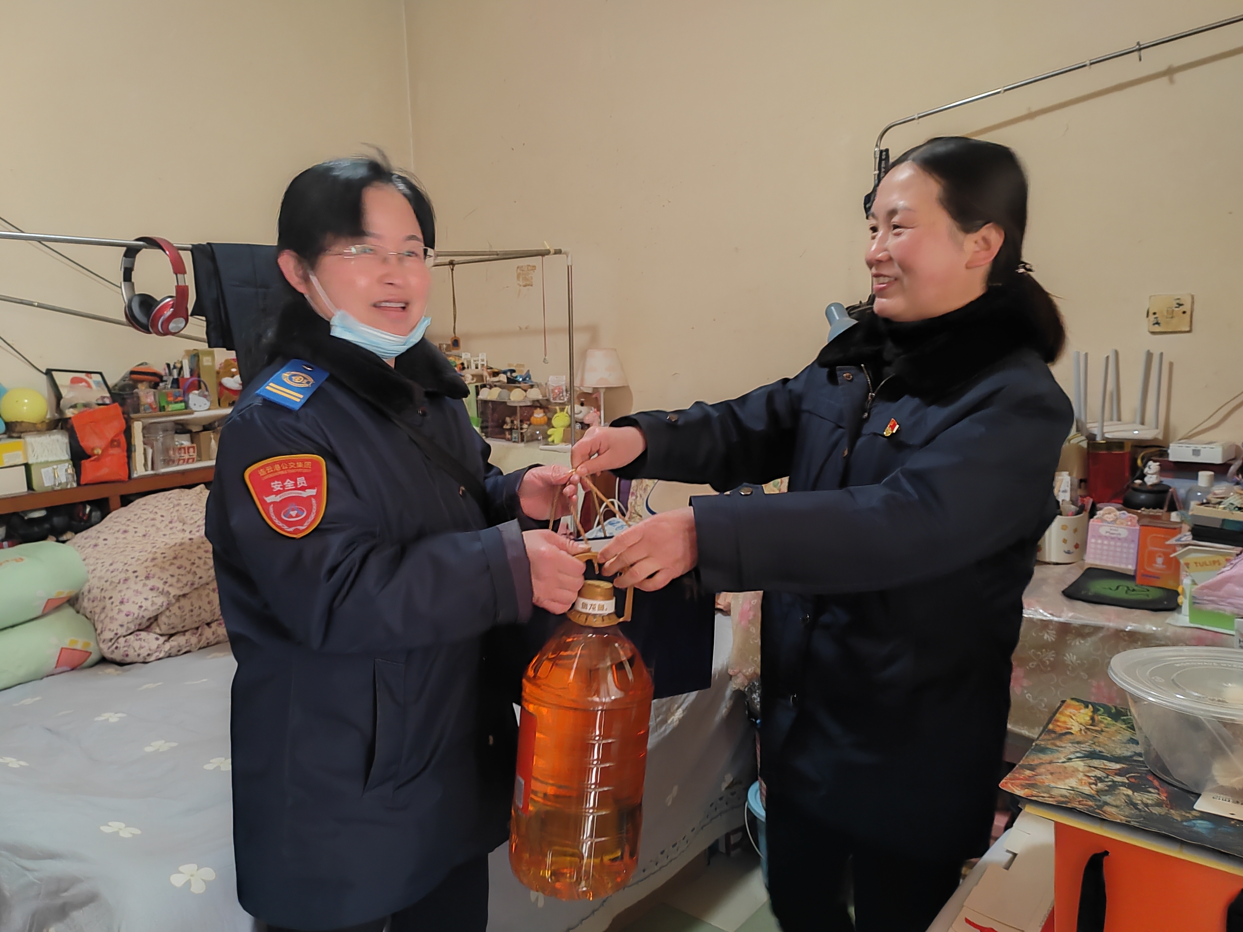 快速公交事業部慰問困難女職工