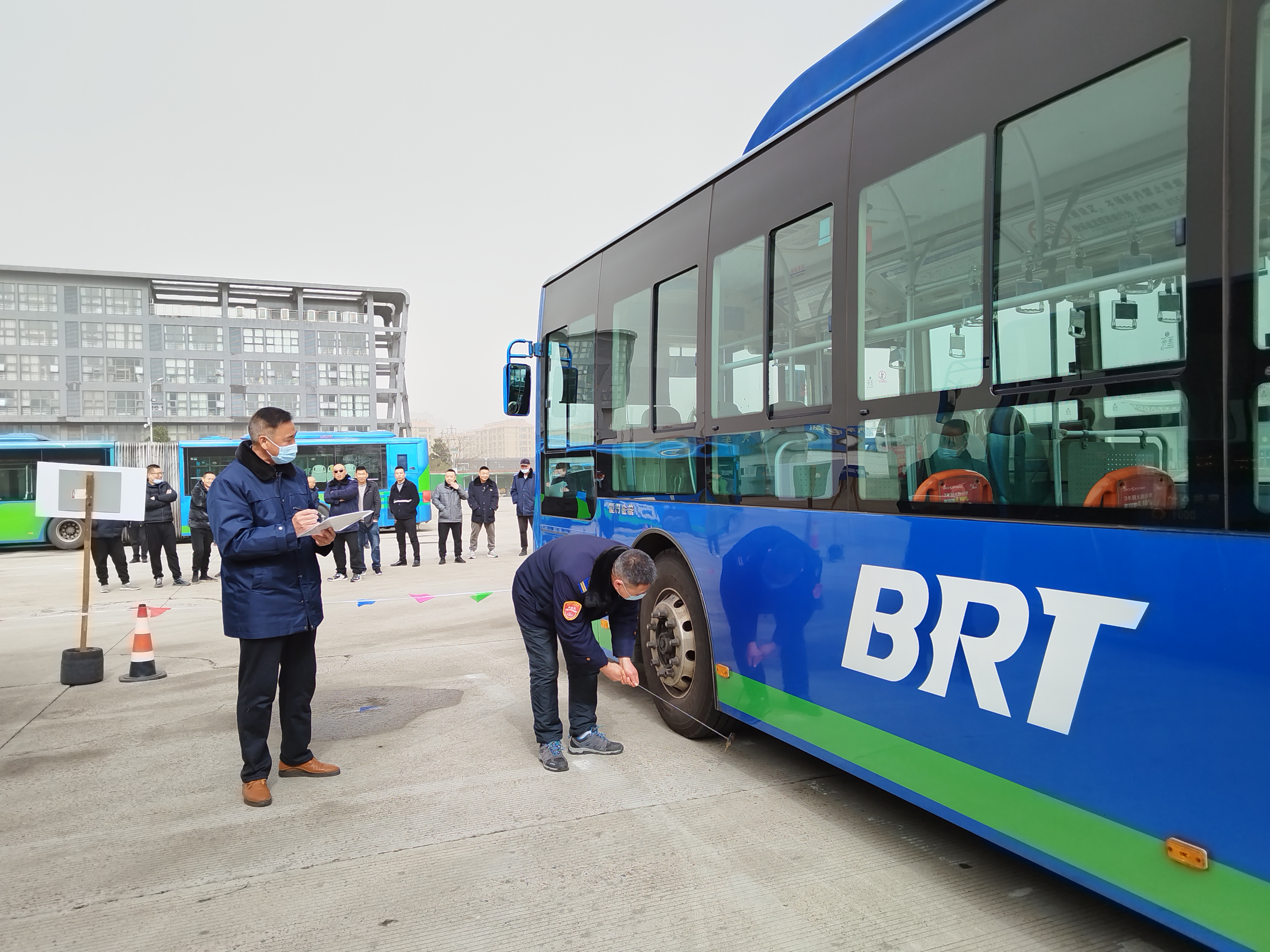 快速公交事業(yè)部開(kāi)展駕駛員大練兵活動(dòng)