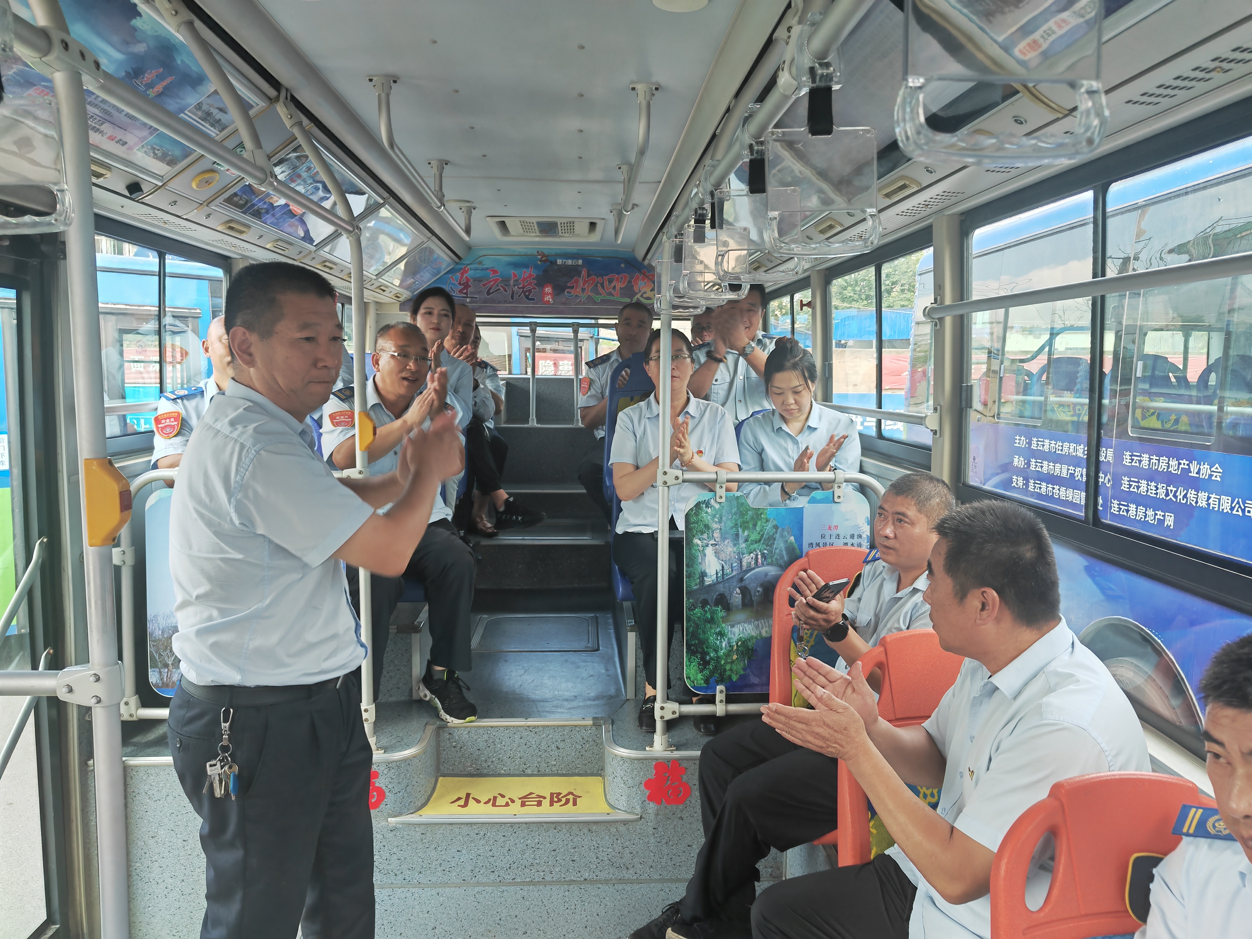 公交集團公交事業一部黨支部車廂沉浸式 黨課“聲”入人心