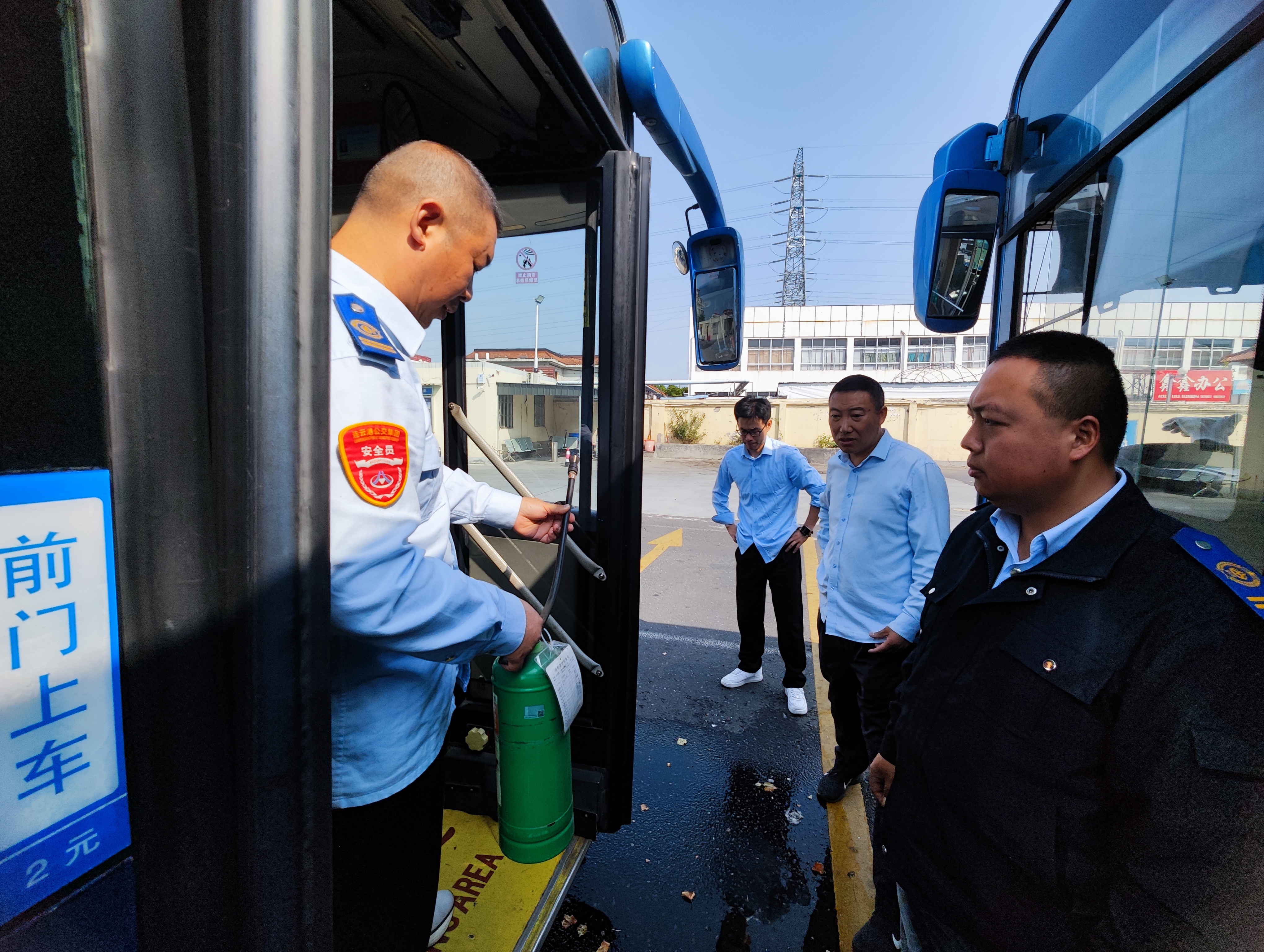公交集團快速公交事業部開展車輛安全專項檢查工作