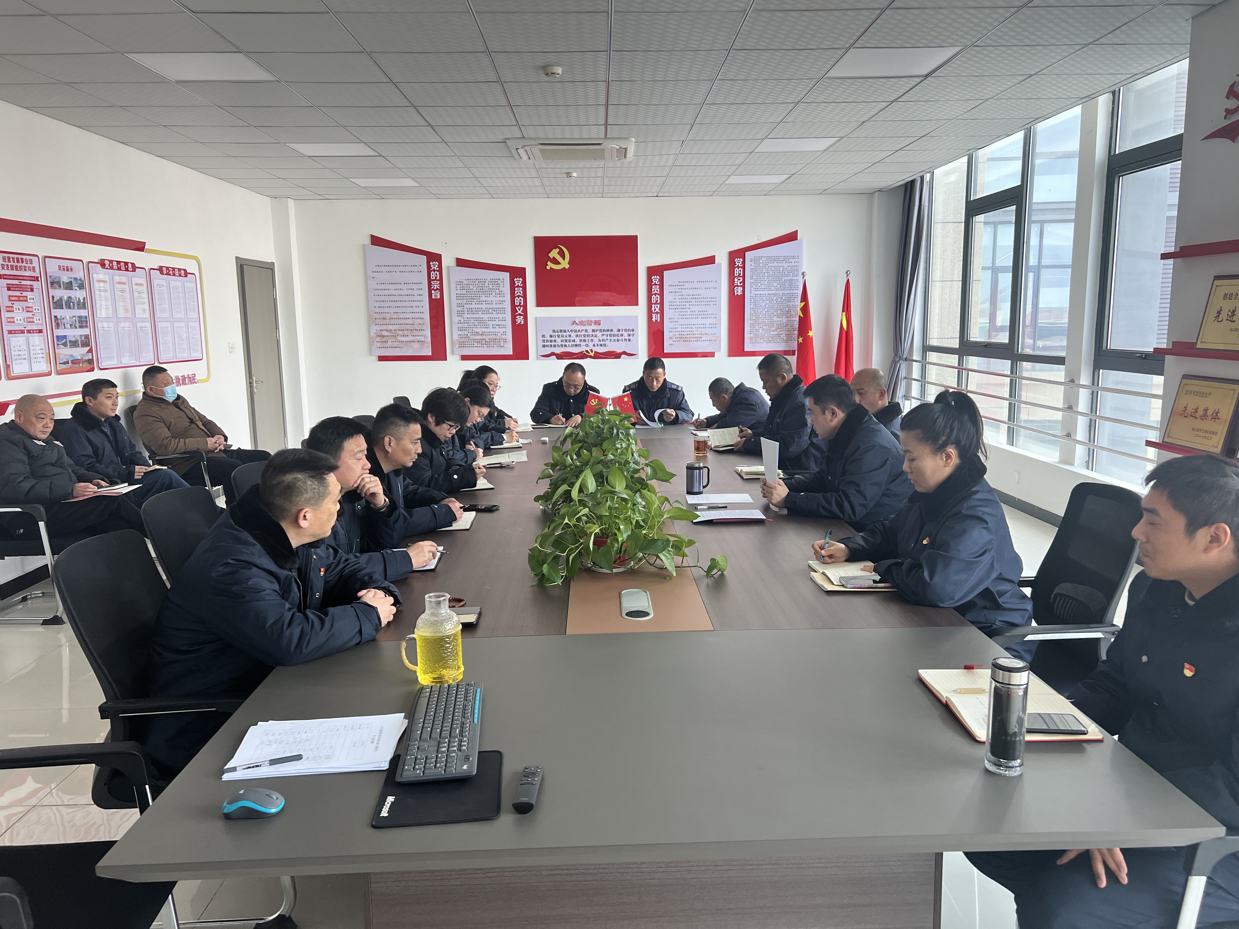 公交集團(tuán)經(jīng)營發(fā)展事業(yè)部 集中學(xué)習(xí)《中國共產(chǎn)黨紀(jì)律處分條例》