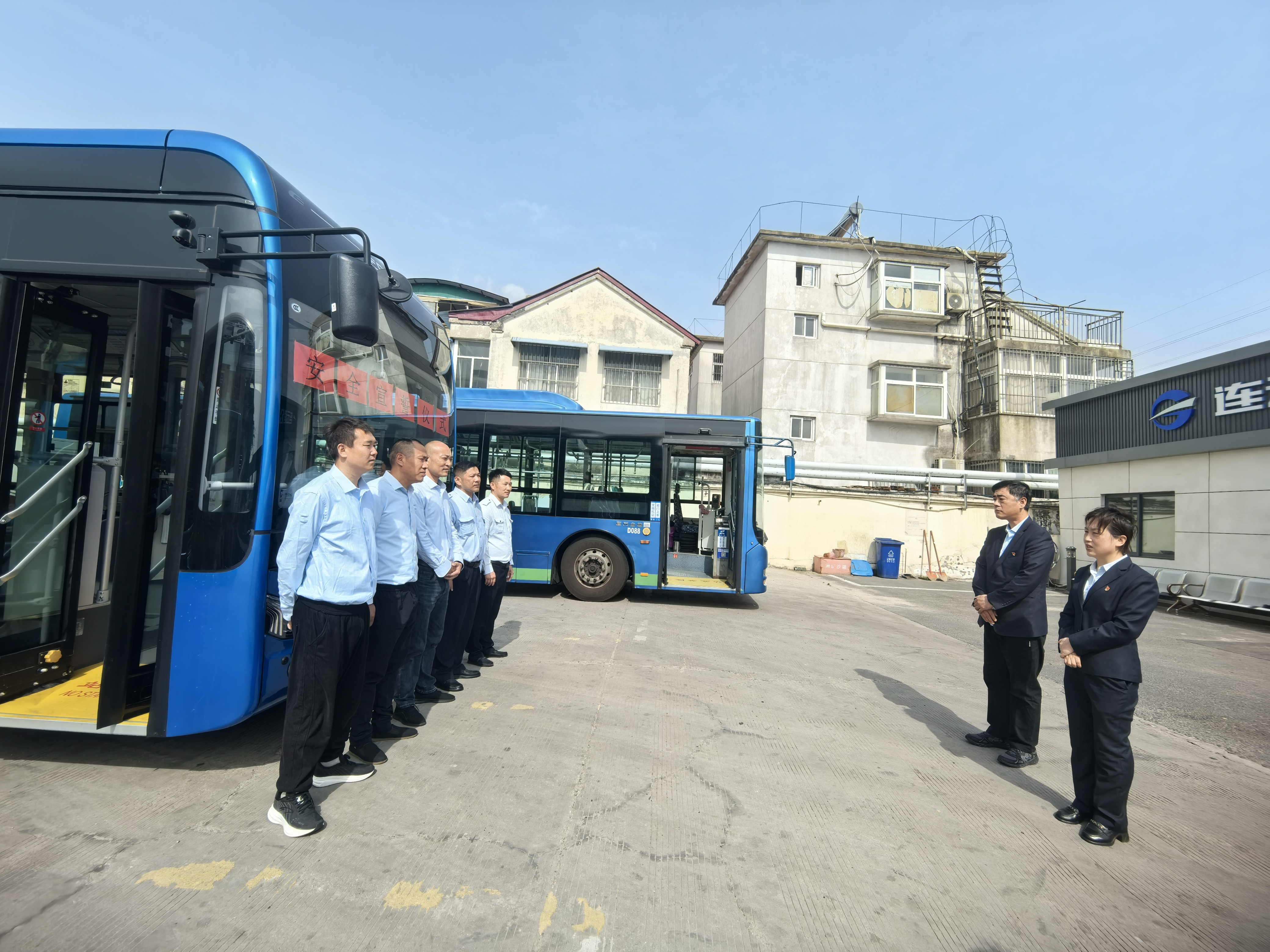 你予我一份誓詞，我與你共享榮光--公交集團(tuán)開展新入職駕駛員安全行車宣誓儀式