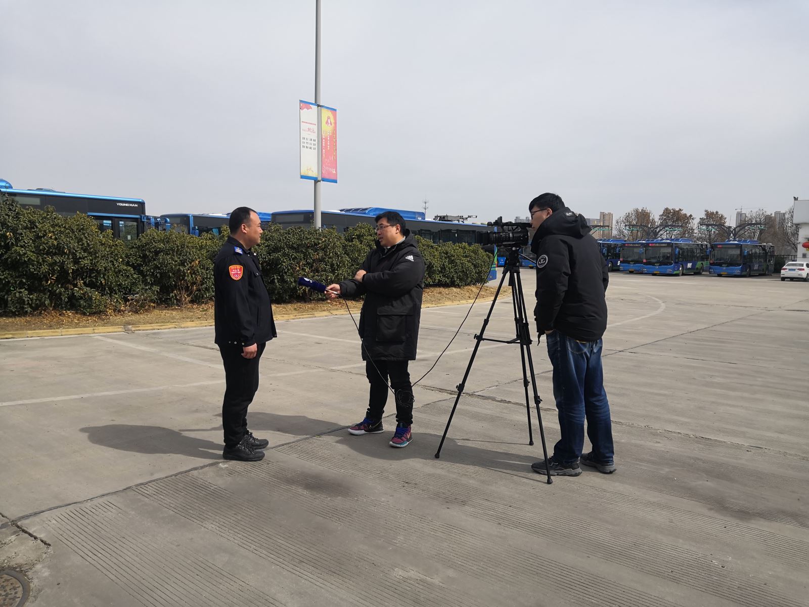 公交集團快速公交事業(yè)部 駕駛員龐洪剛危急時刻救死扶傷