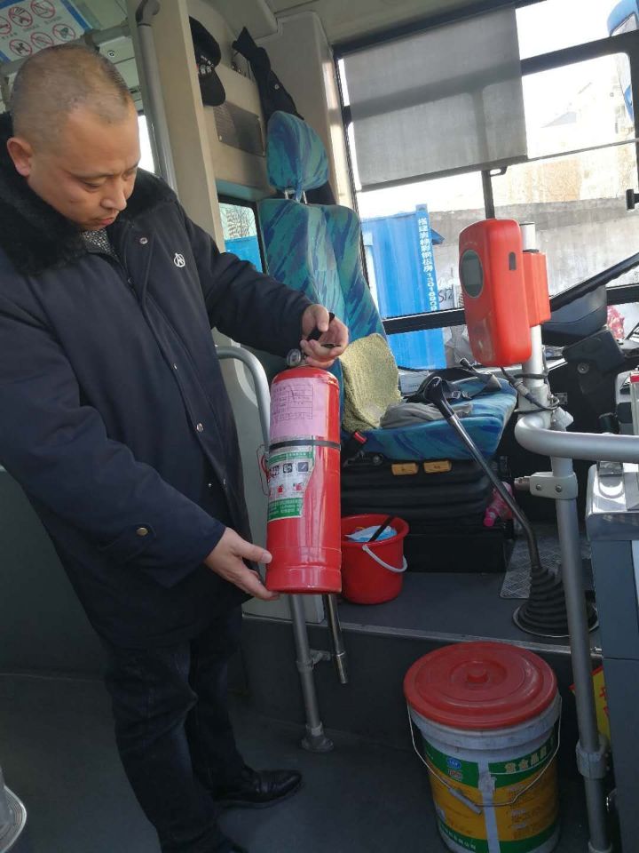 公交集團(tuán)海州公司開展天燃?xì)釲NG車輛排查工作