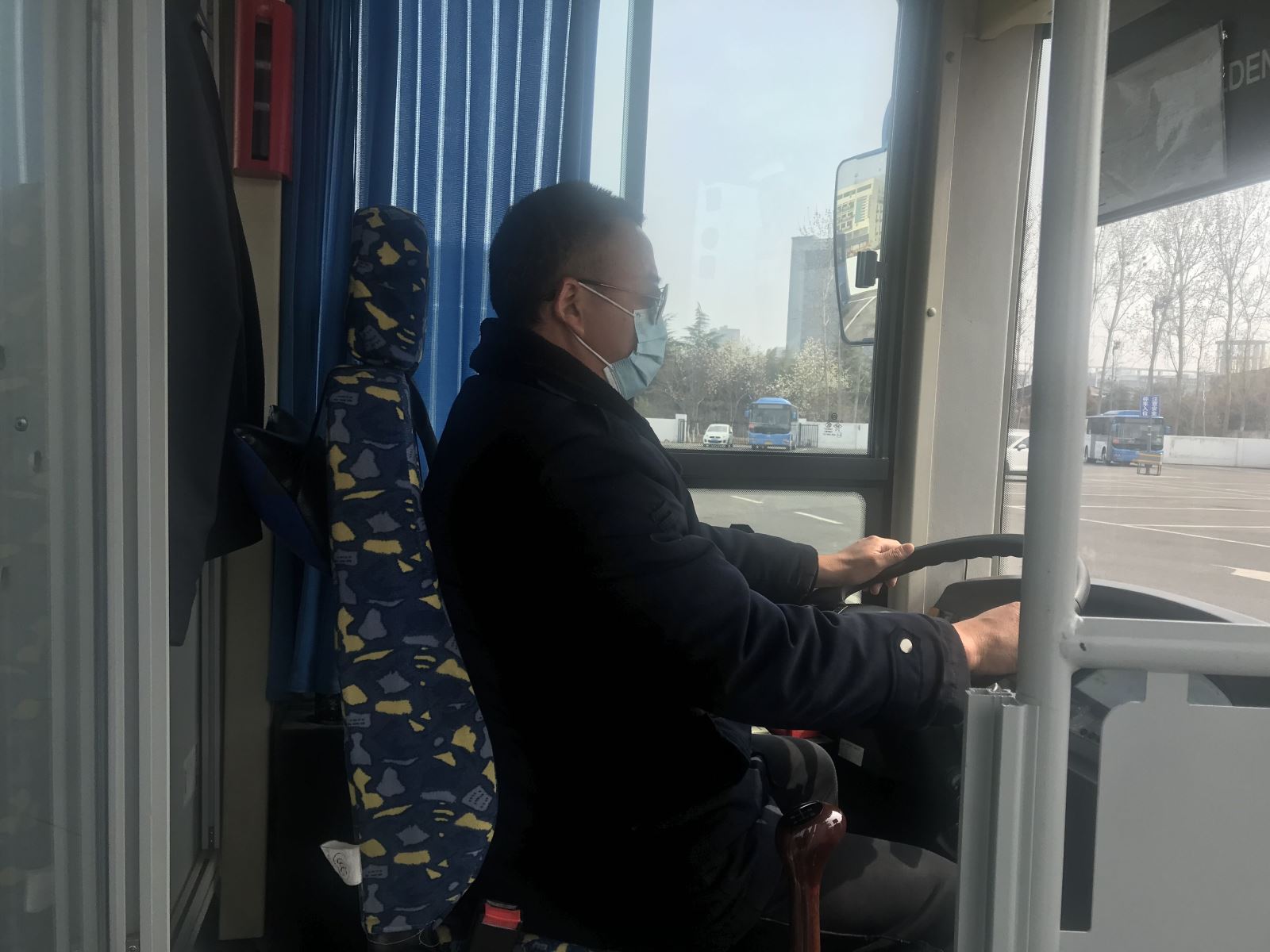 公交集團公交事業(yè)一部17路駕駛員時明雪 拾金不昧受表揚