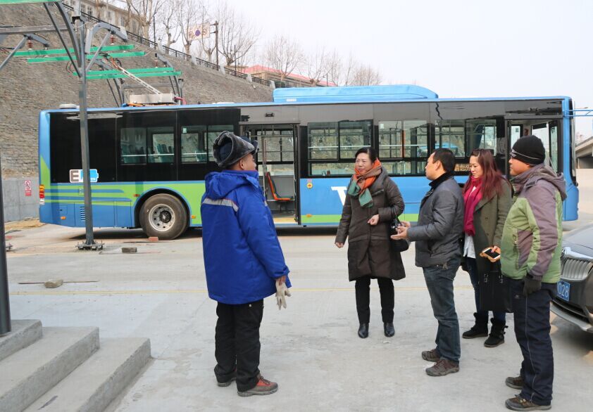 海通公交公司工會(huì)下基層安全檢查