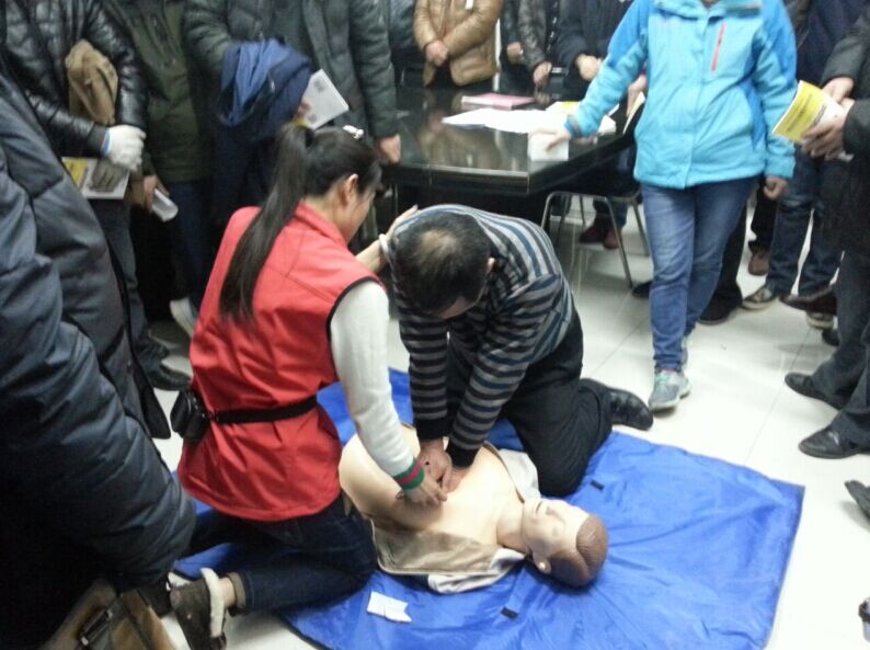 公交東部公司組織開展駕駛員應(yīng)急救護常識培訓(xùn)