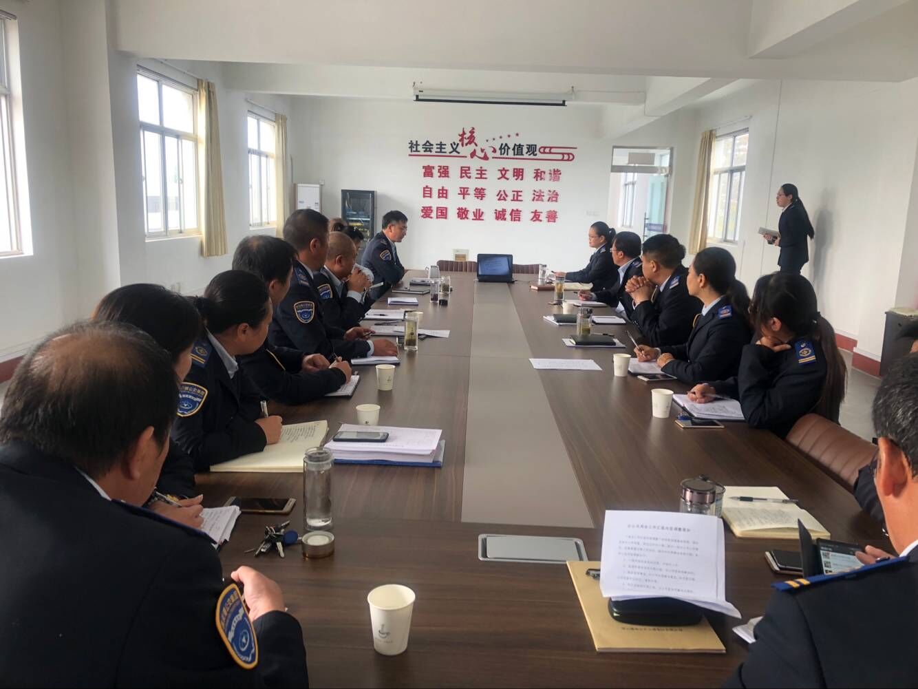 公交集團權屬單位固定學習日組織觀看《上甘嶺》教育視頻