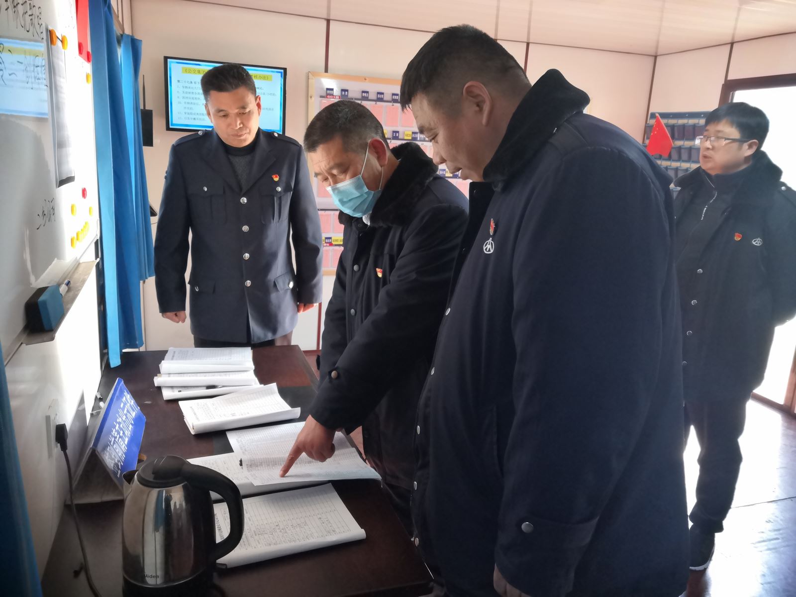 公交集團(tuán)公交事業(yè)二部開(kāi)展“隱患排查月”安全生產(chǎn)專(zhuān)項(xiàng)檢查