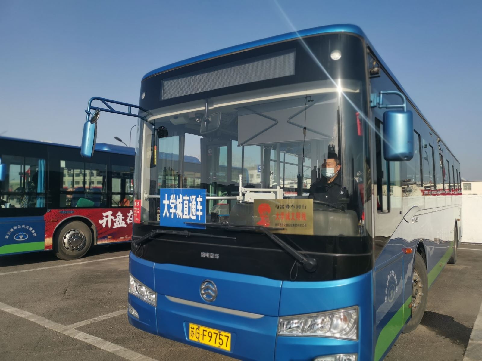 公交集團(tuán)公交事業(yè)一部 開通大學(xué)城返校直通車 確保客流平穩(wěn)疏導(dǎo)