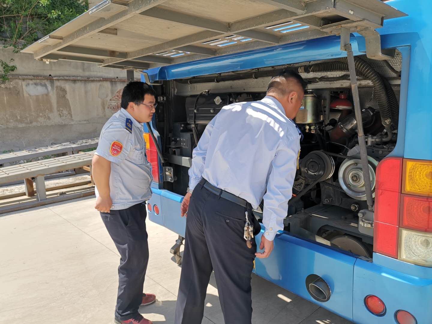 公交集團(tuán)公交事業(yè)一部做好車輛檢查確保安全運(yùn)營(yíng)