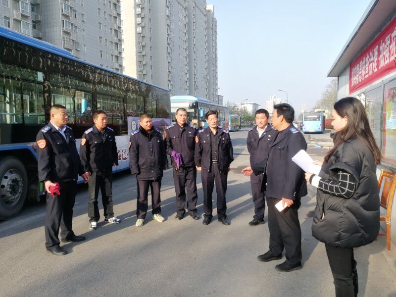 公交集團(tuán)公交事業(yè)一部備戰(zhàn)“安全生產(chǎn)，優(yōu)質(zhì)服務(wù)”百日競(jìng)賽活動(dòng)