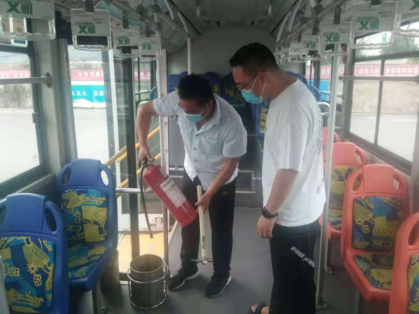 公交集團公交事業(yè)一部防疫、安全兩手抓夯實新入職駕駛員崗前綜合培訓