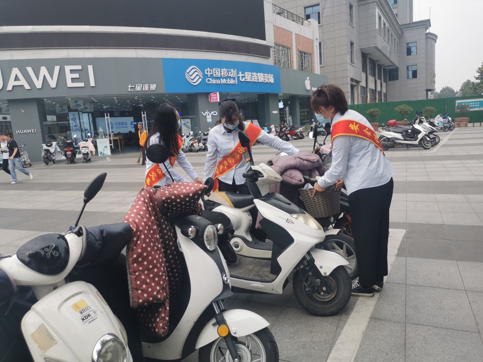 公交集團開展公交進社區(qū)義務(wù)服務(wù)活動