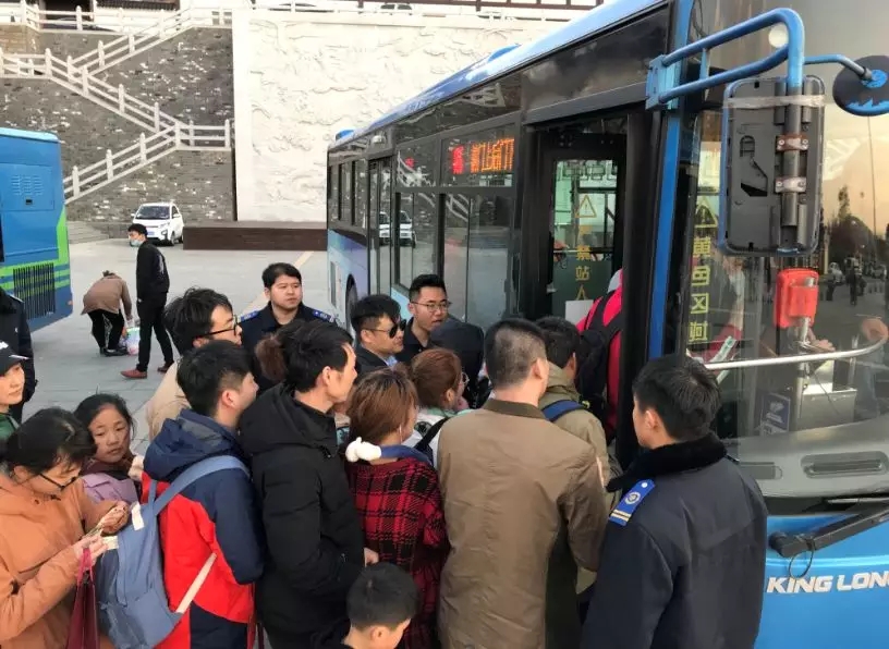 公交集團(tuán)圓滿完成2018年“清明”小長假交通運(yùn)輸保障工作