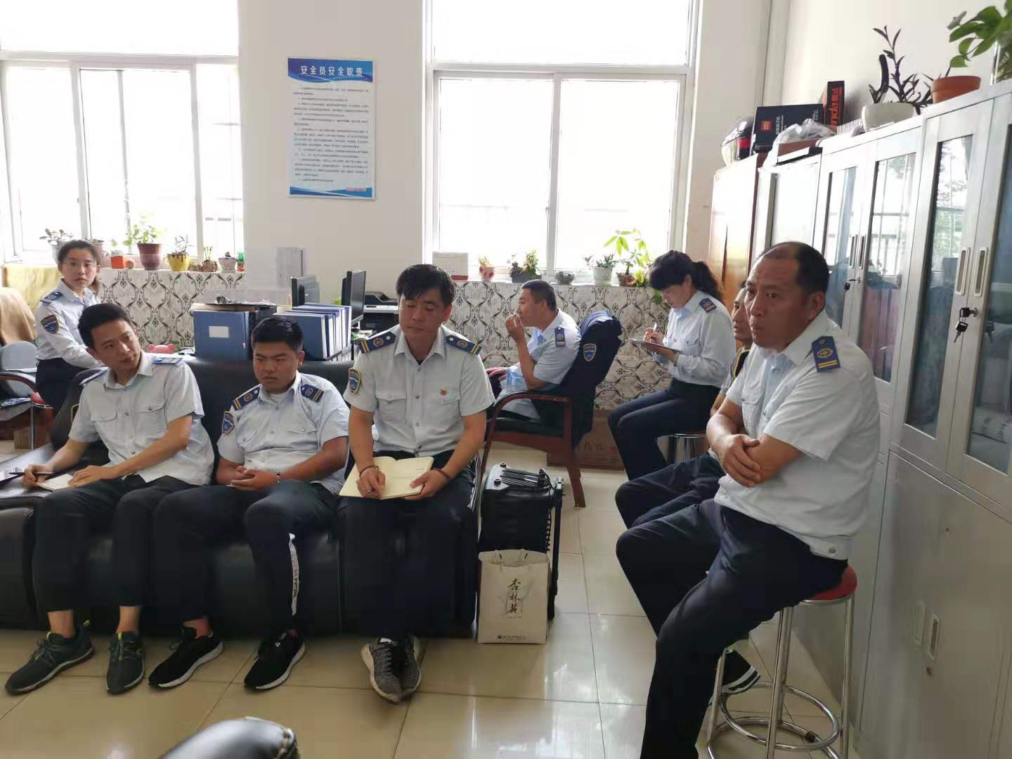 公交集團快速公交事業(yè)部召開機務工作會議