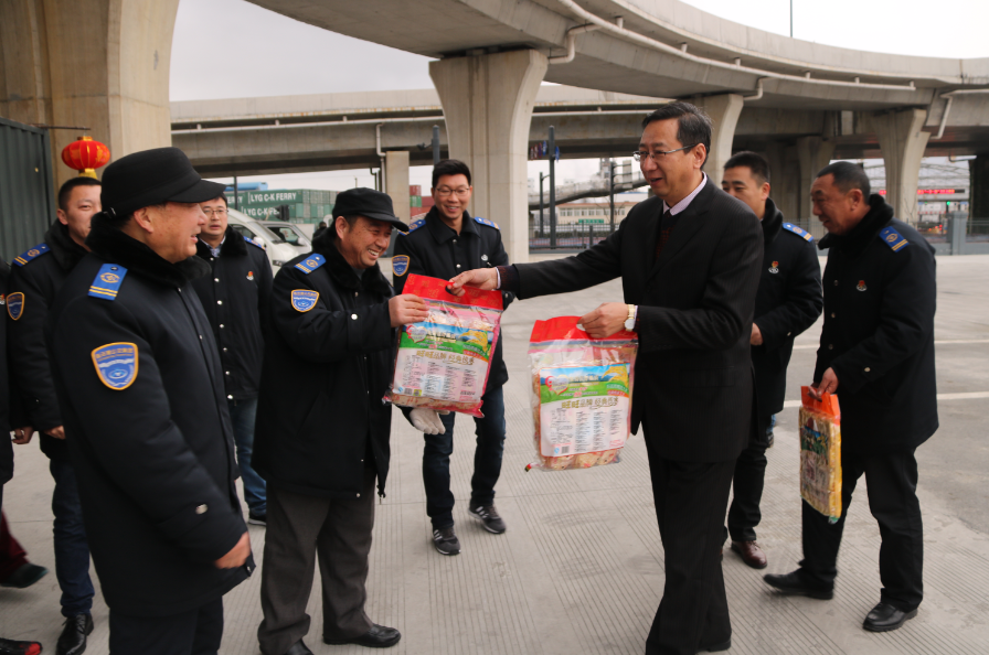 公交集團(tuán)領(lǐng)導(dǎo)春節(jié)走訪慰問基層單位