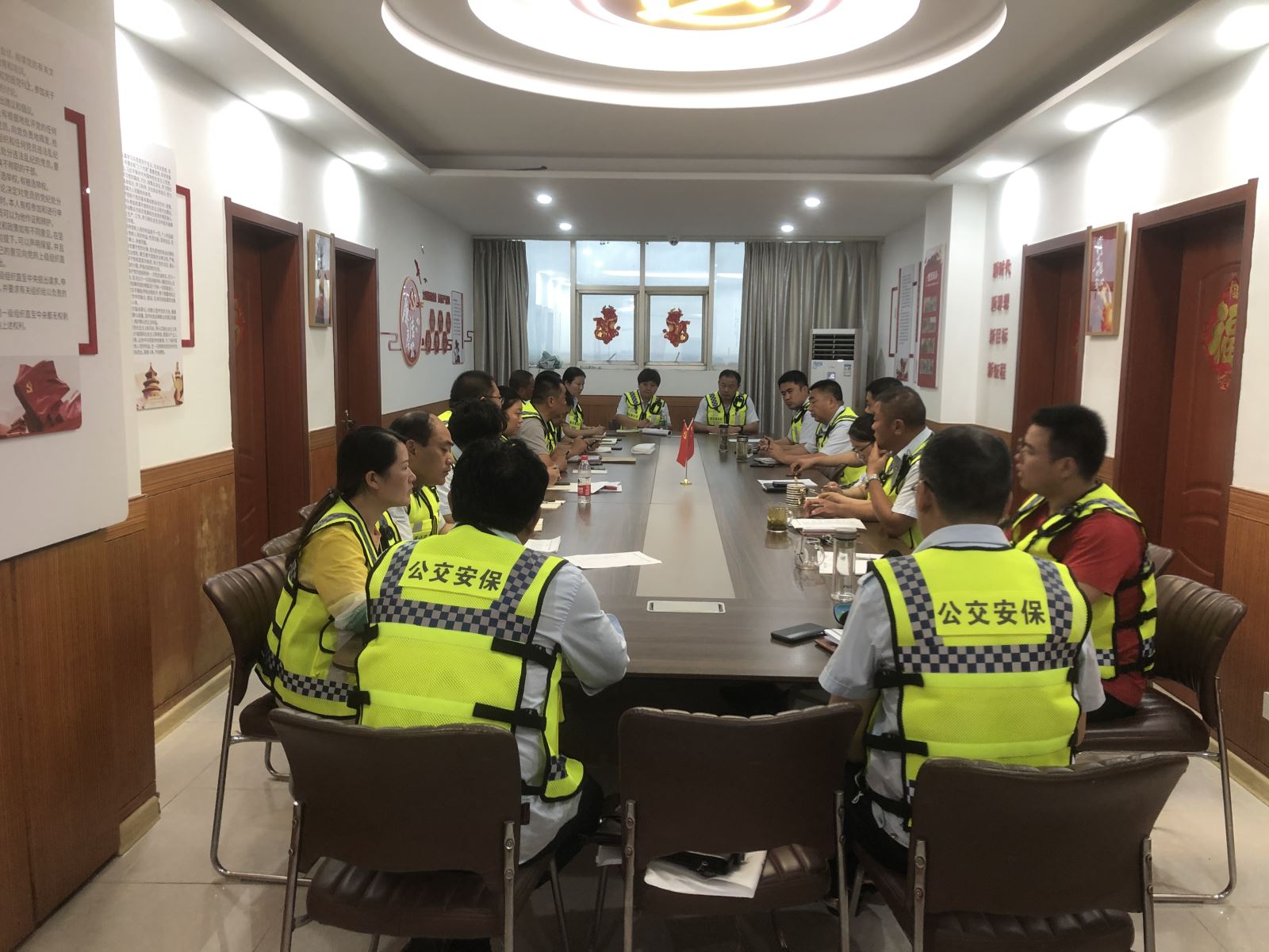 公交集團公交事業(yè)一部連夜召開疫情防控工作會議