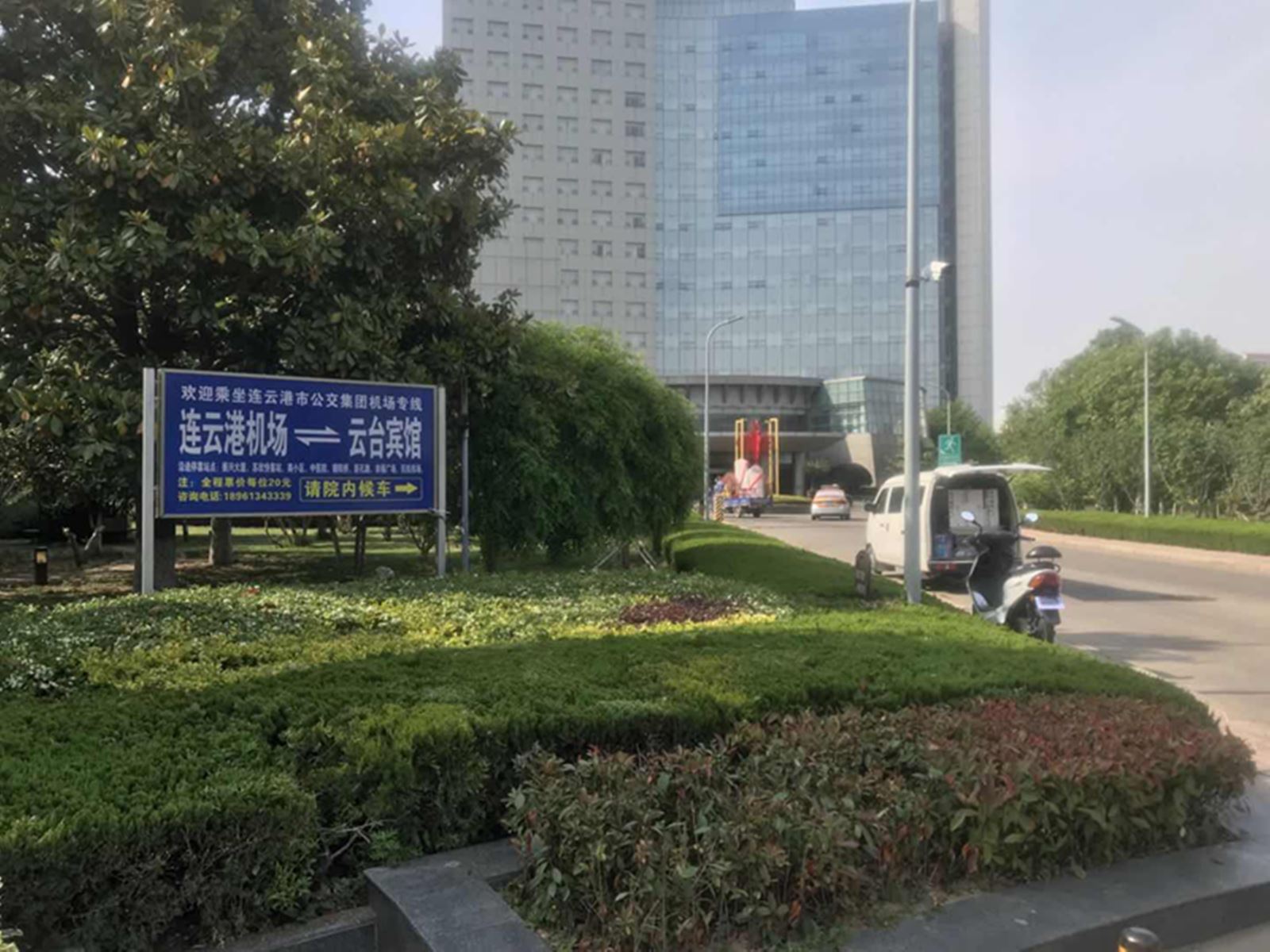 公交集團經營發展事業部安裝機場線乘車指示牌 服務乘車市民