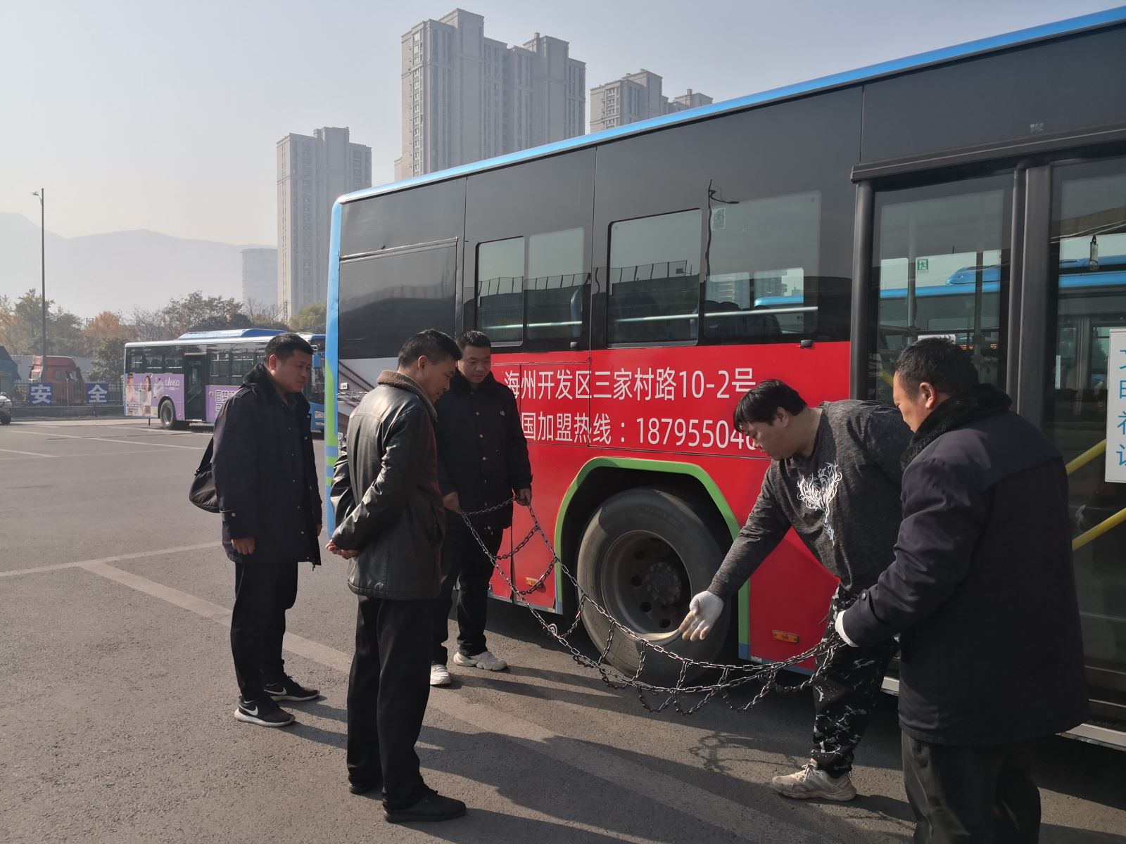 戰(zhàn)冰雪、保暢通，公交集團(tuán)公交事業(yè)二部開(kāi)展防滑鏈培訓(xùn)