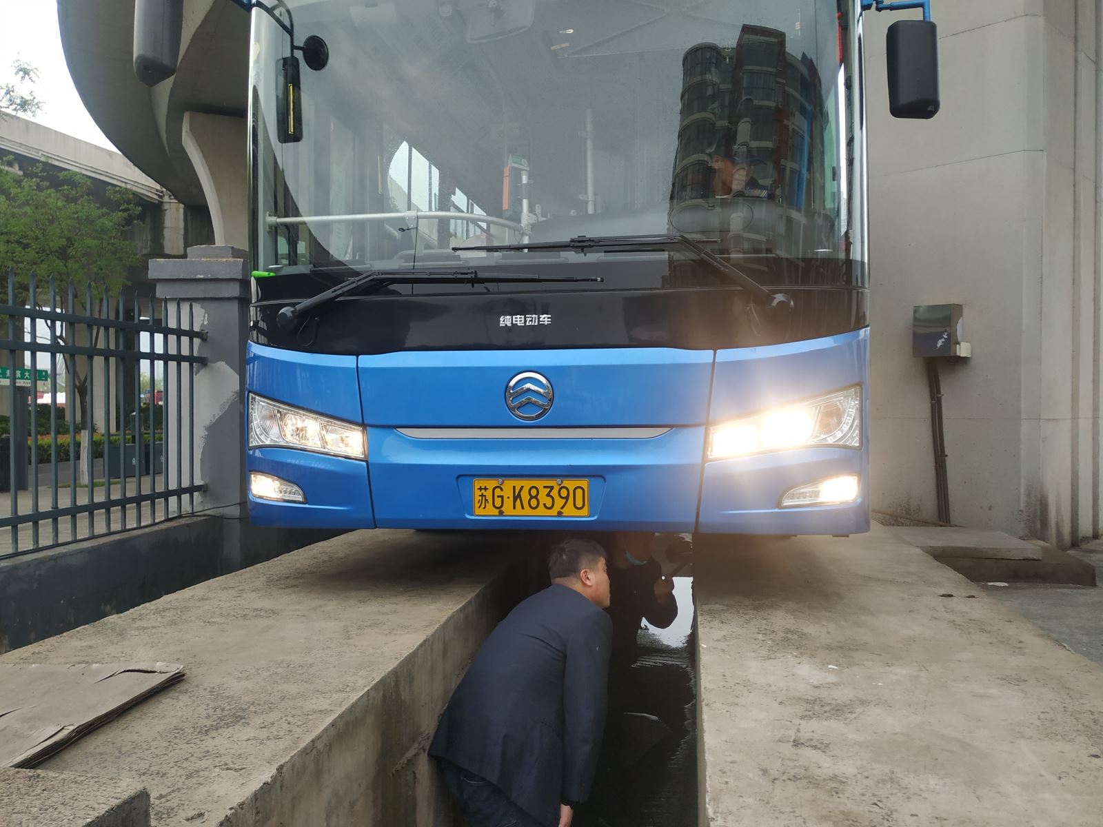 公交集團公交事業(yè)二部開展“五一”節(jié)前機務專項大檢查