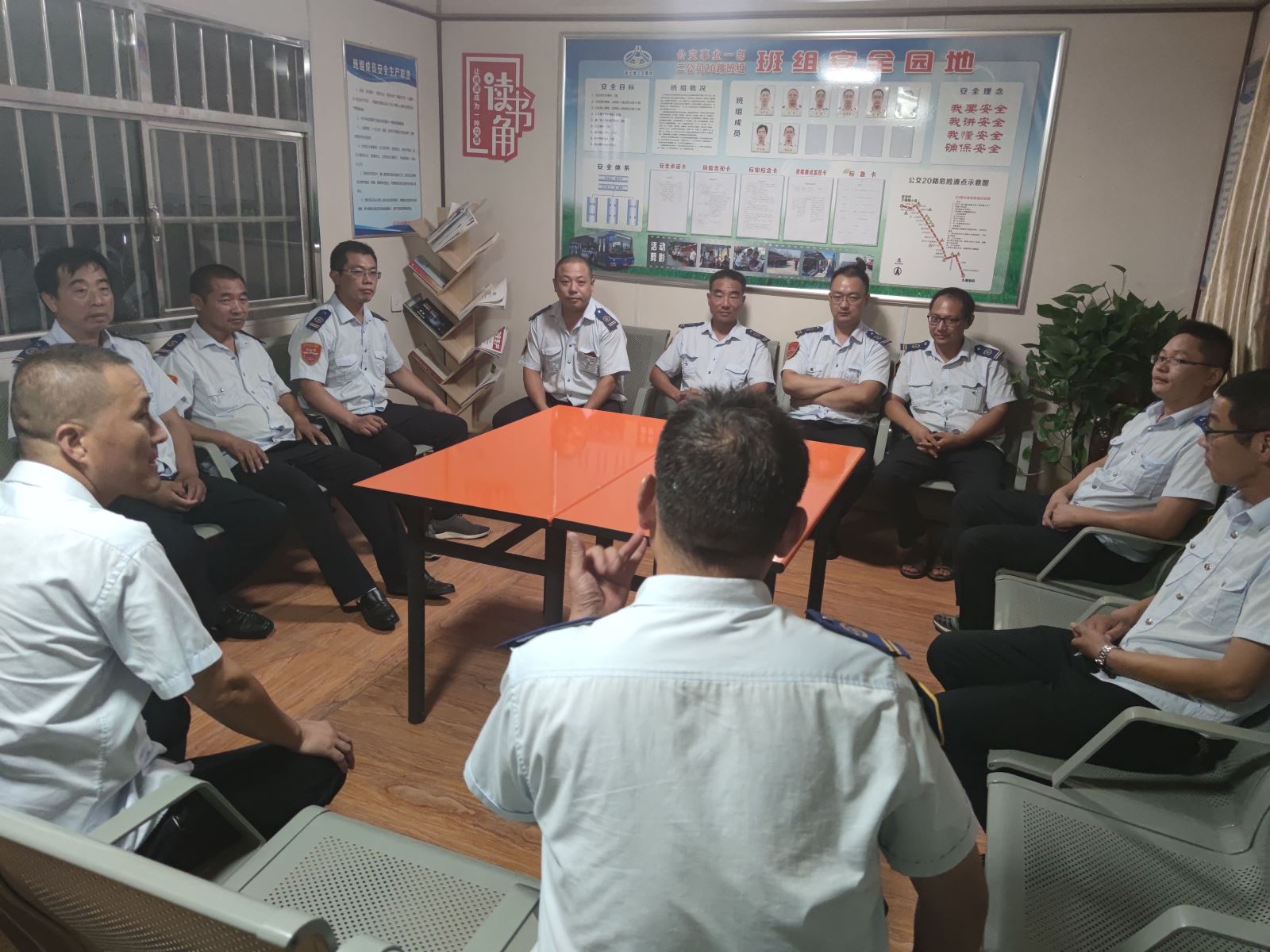 公交集團公交事業一部召開文明線單線會議