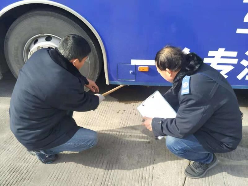 公交集團海通公交公司開展車輛干燥瓶及儲氣筒排查工作