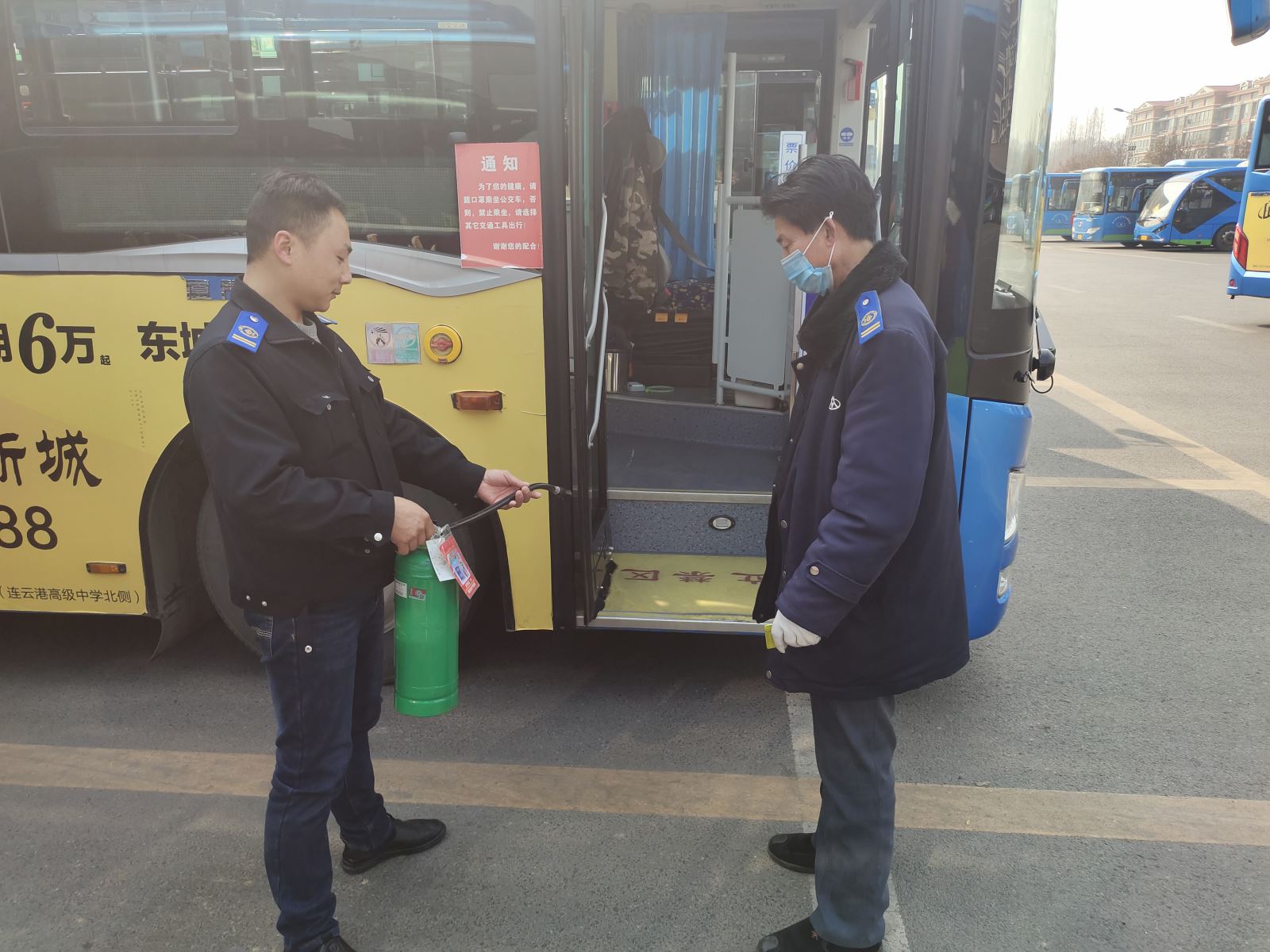 公交集團(tuán)公交事業(yè)二部開(kāi)展車(chē)載消防器材專(zhuān)項(xiàng)檢查