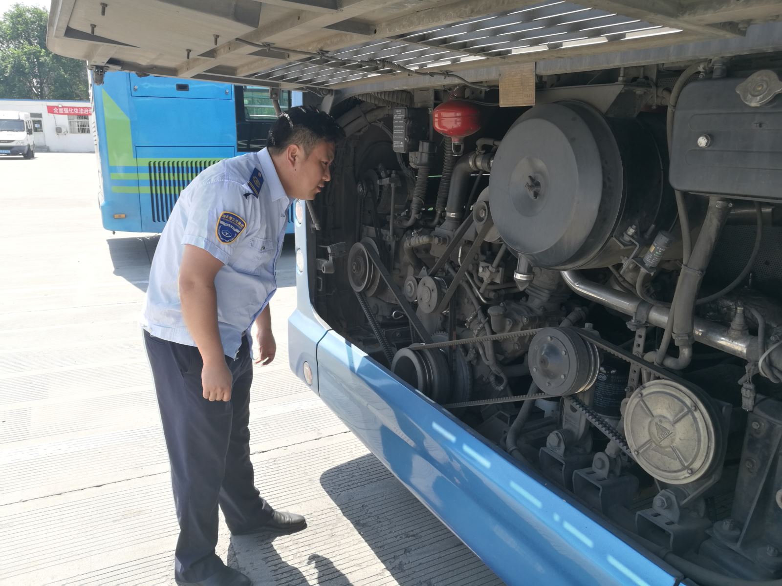 公交集團(tuán)機(jī)務(wù)技術(shù)事業(yè)部開展車輛技術(shù)狀況檢查工作