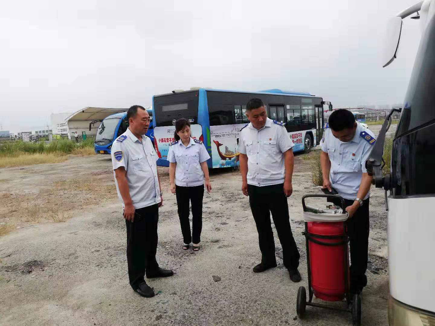 公交集團經營發展事業部開展節前車輛安全專項檢查