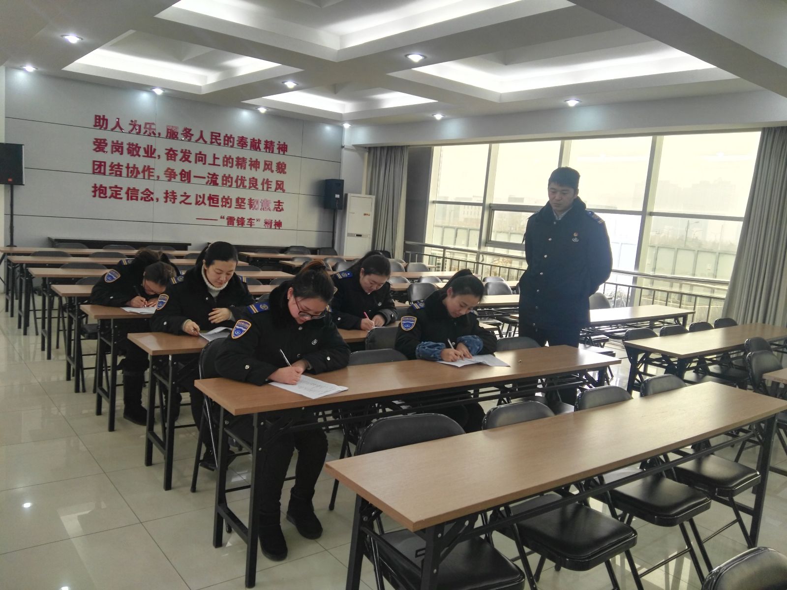 公交集團(tuán)開展服務(wù)熱線第四季度業(yè)務(wù)技能測(cè)試