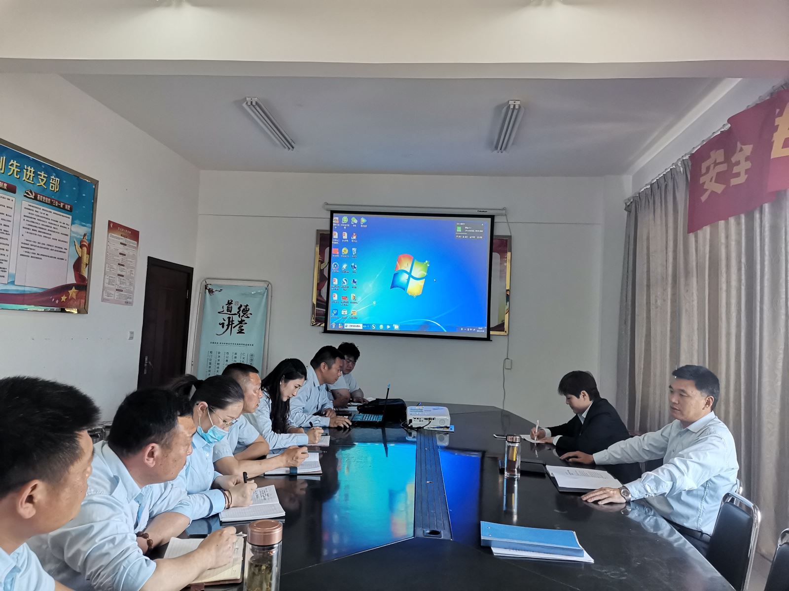 公交集團公交事業(yè)二部開展安全、機務工作專題會議