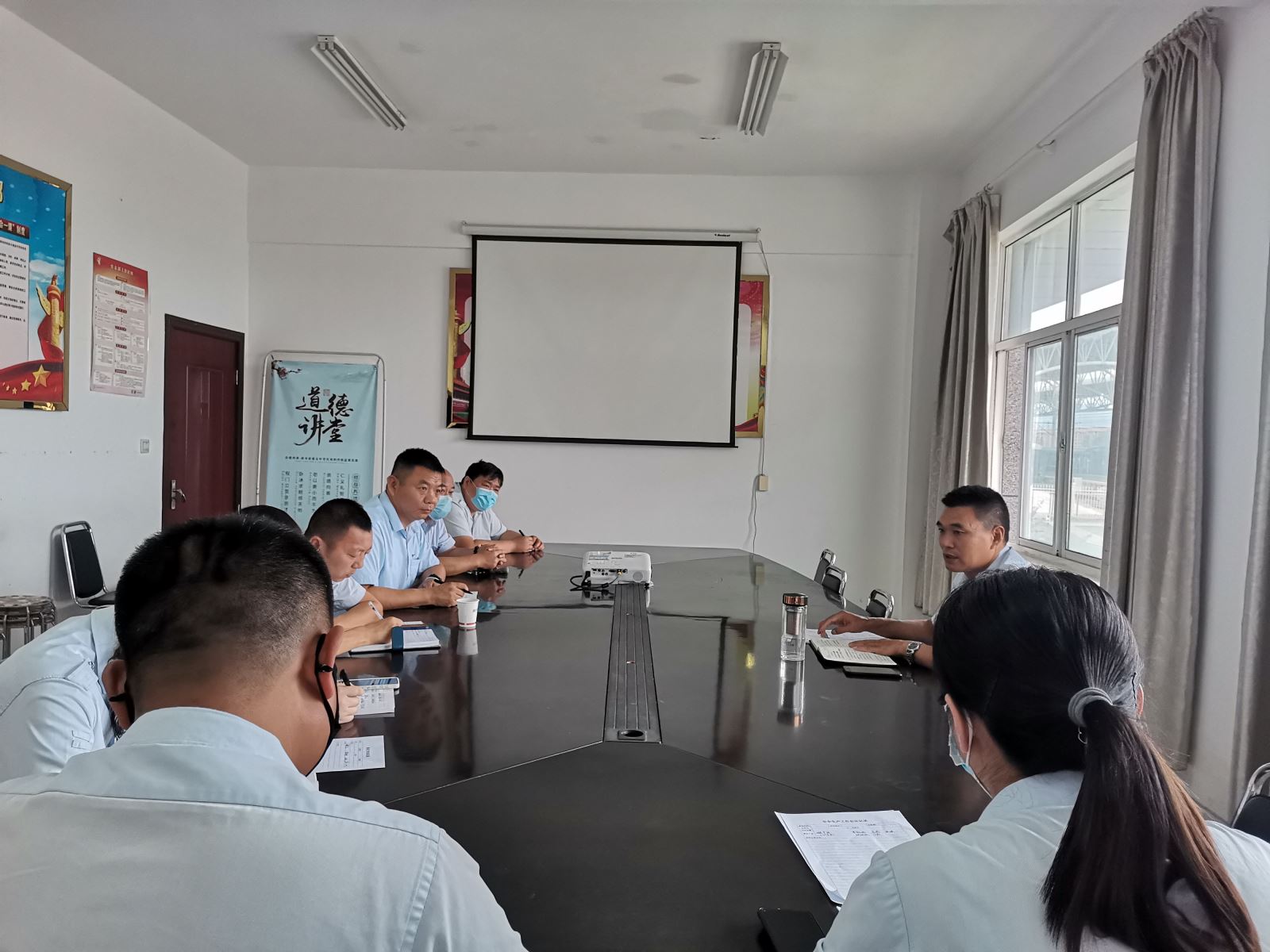 公交集團公交事業(yè)二部召開安全機務專題會