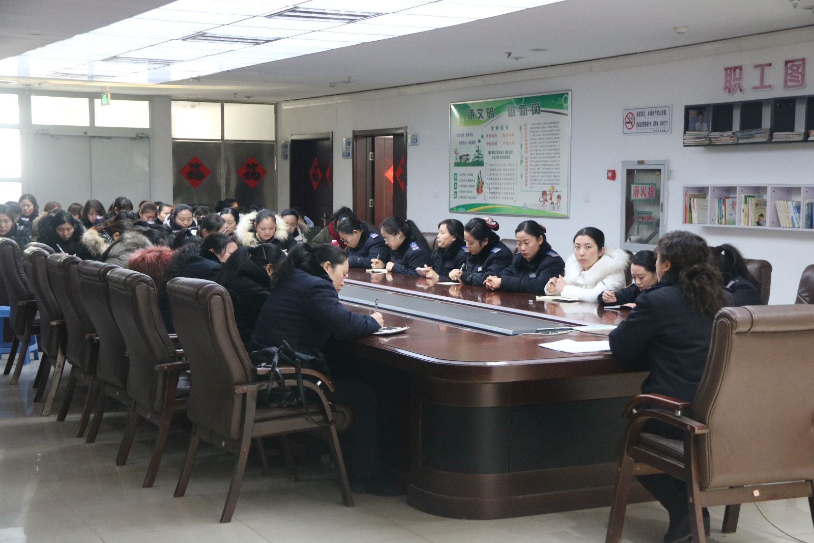 公交集團(tuán)快速公司召開冬季站務(wù)員“文明安全、優(yōu)質(zhì)服務(wù)”會(huì)議