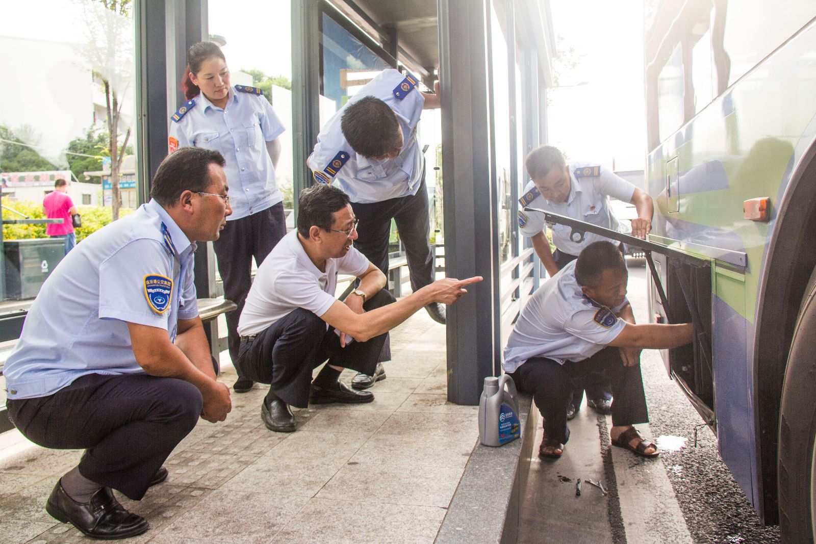 公交集團(tuán)領(lǐng)導(dǎo)帶隊(duì)督導(dǎo)問安全