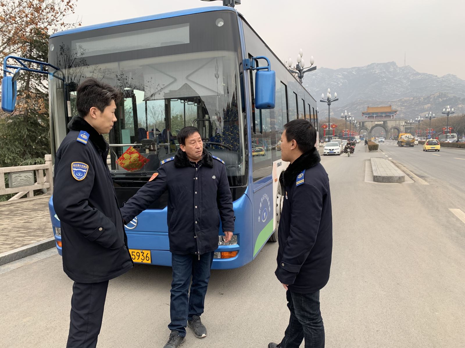 公交集團(tuán)生產(chǎn)運(yùn)營(yíng)部開展上路上線現(xiàn)場(chǎng)調(diào)研工作