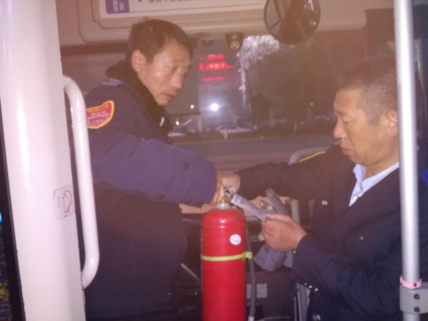 公交集團快速公司做好車輛換季維護工作