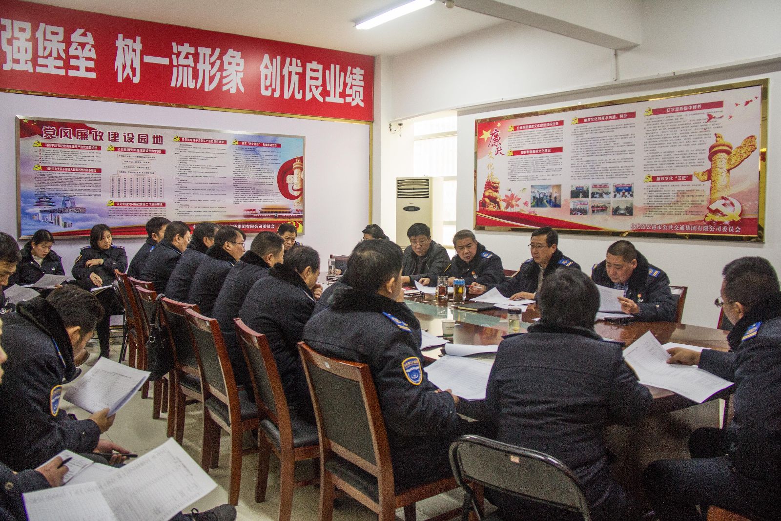 公交集團(tuán)召開(kāi)230臺(tái)新能源車(chē)輛上線協(xié)調(diào)會(huì)