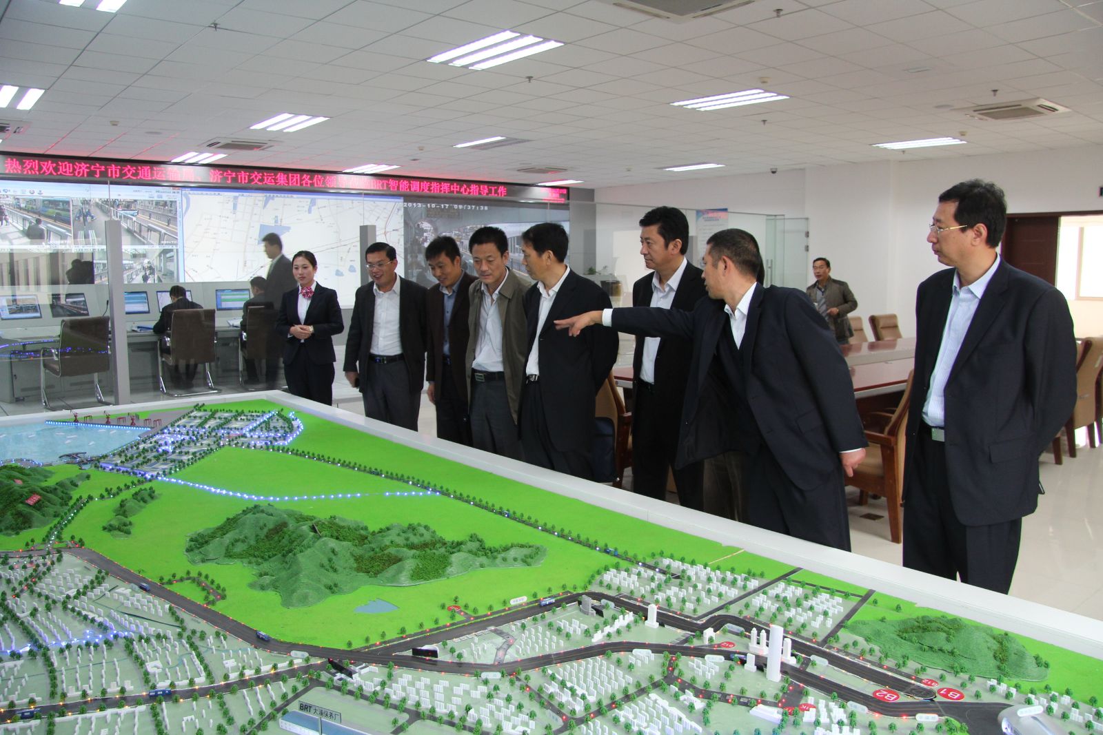 濟(jì)寧市考察團(tuán)來(lái)海通公交BRT公司交流學(xué)習(xí)