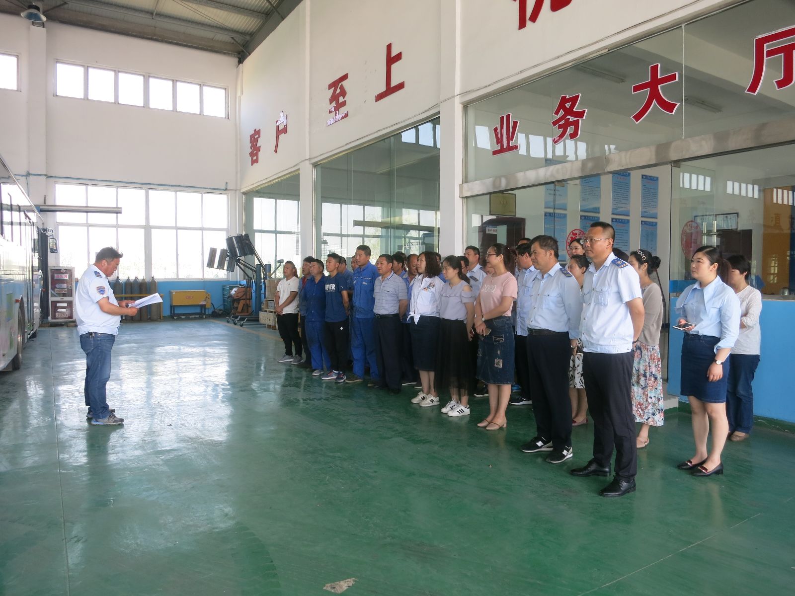 公交汽服公司開展2018年“安全生產月”動員會