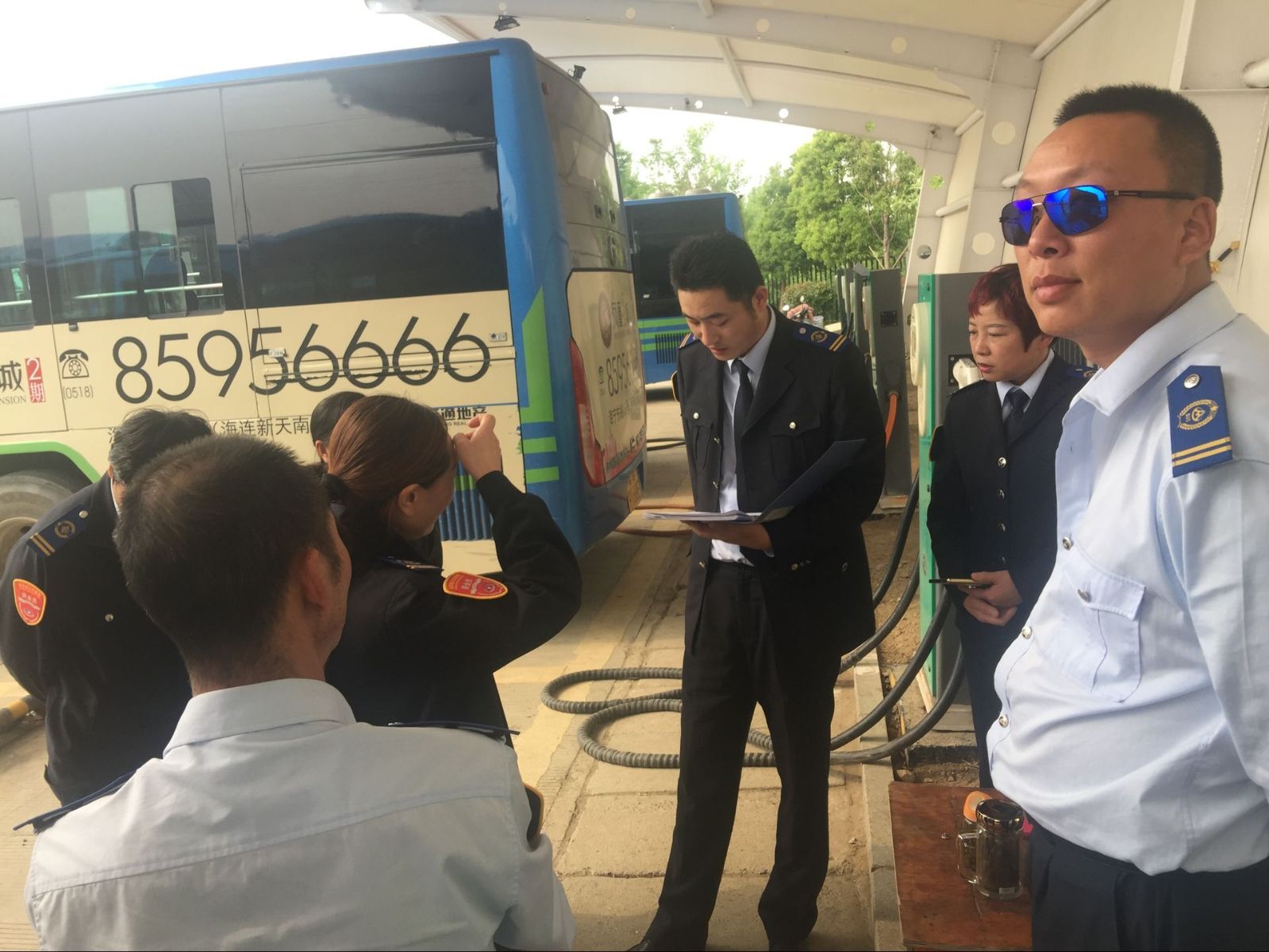 江蘇明茂新能源公司對(duì)充電工進(jìn)行服務(wù)培訓(xùn)