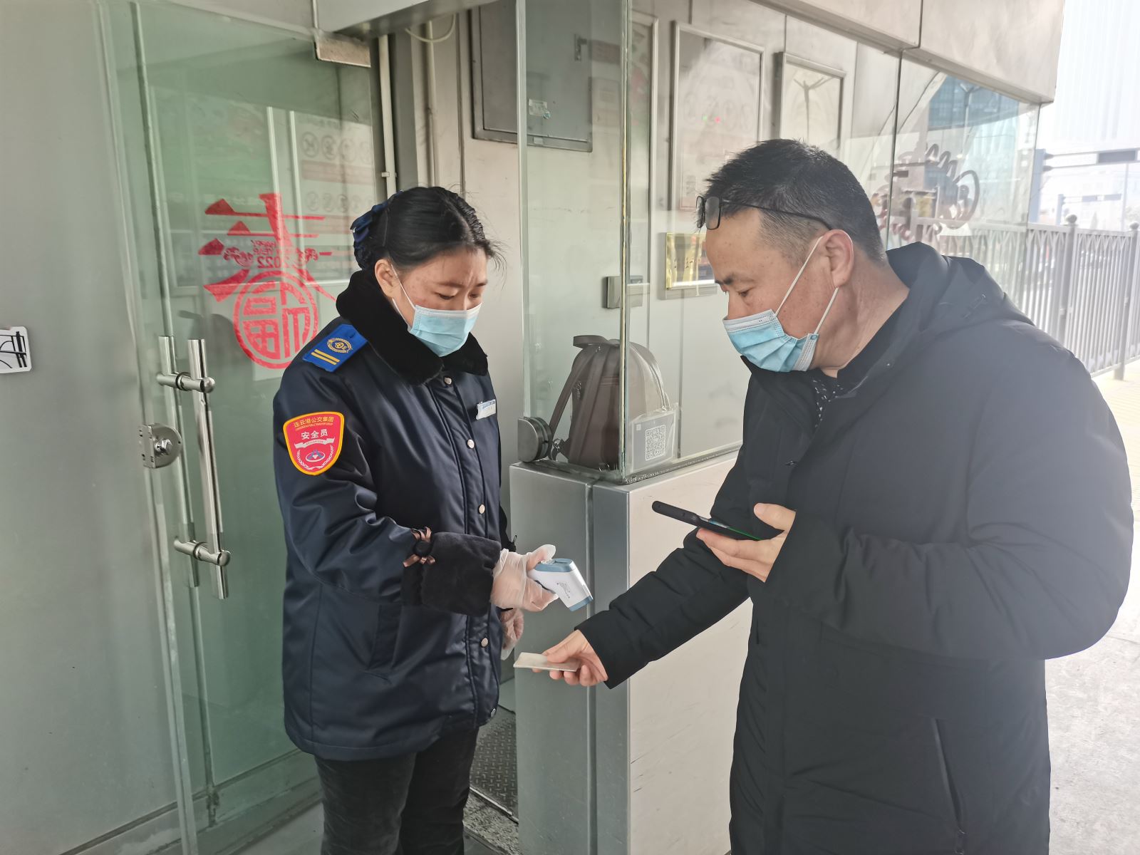 快速公交事業部站務員霍娟歸還乘客丟失的包獲感謝