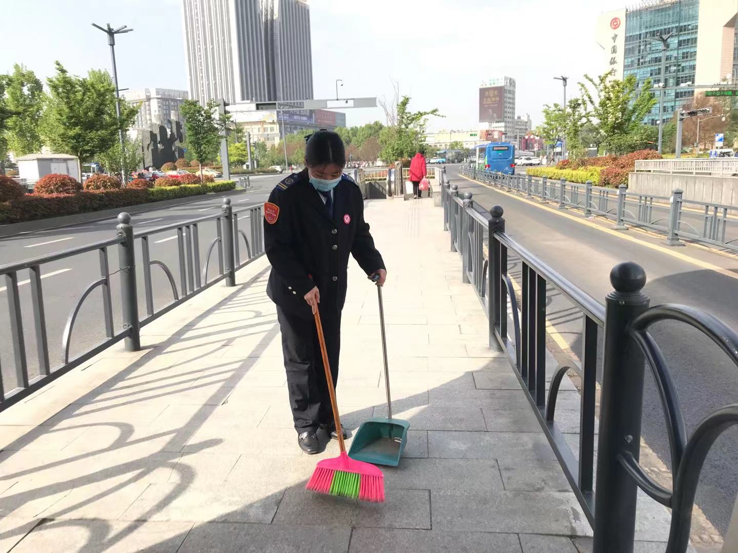 快速公交事業部站務員霍娟幫助乘客找回丟失的手機獲感謝